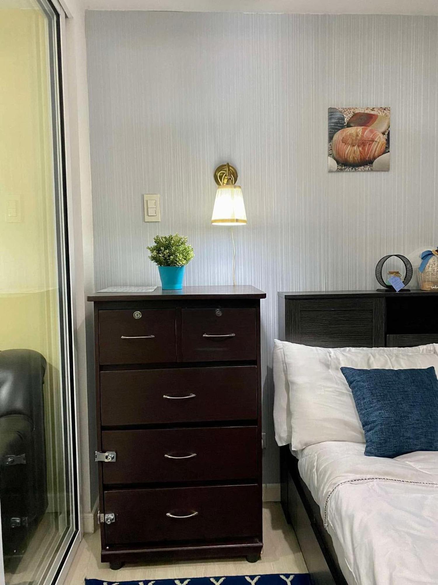 Apartment Yumi Azure Staycation Manila