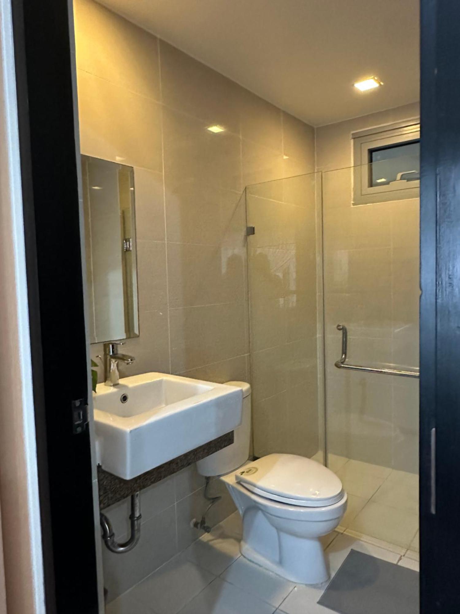 With Pool And Gym Free Access Aparthotel Manila