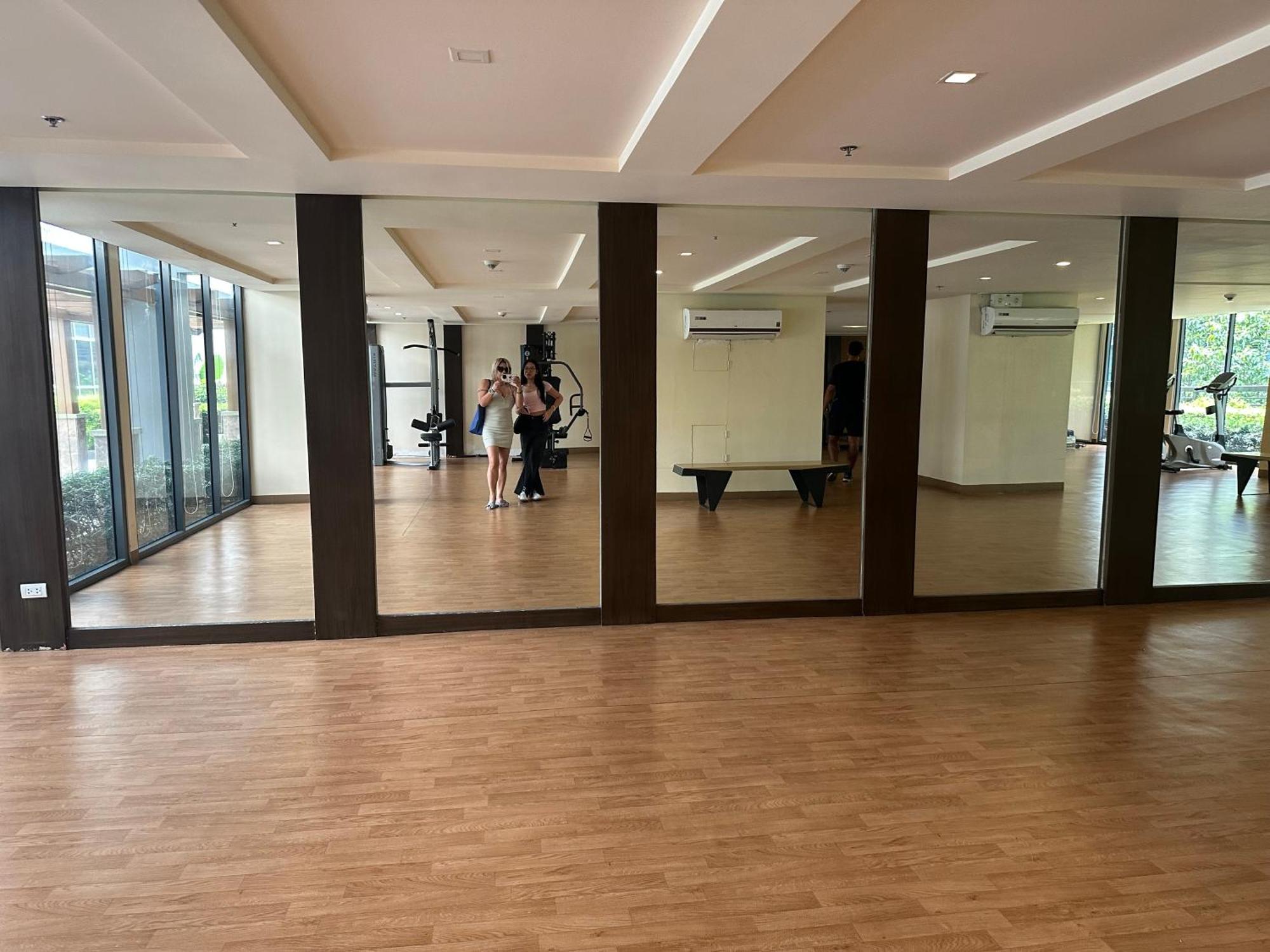 Aparthotel With Pool And Gym Free Access