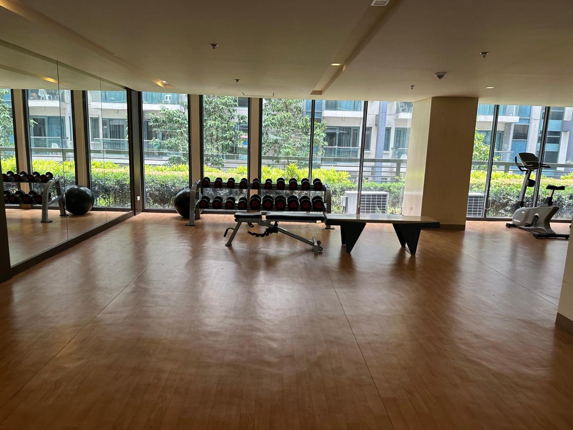 With Pool And Gym Free Access Manila