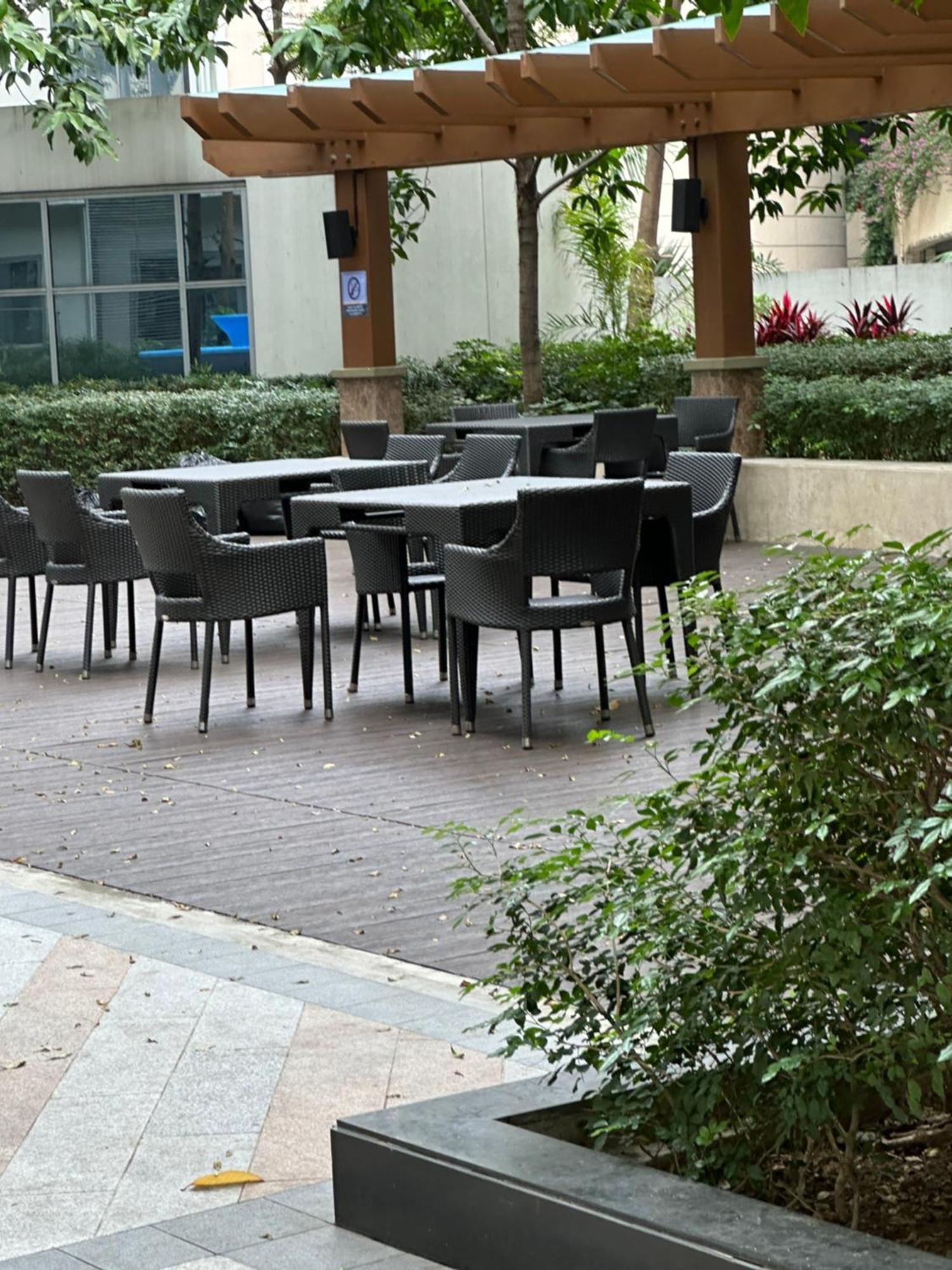 With Pool And Gym Free Access *