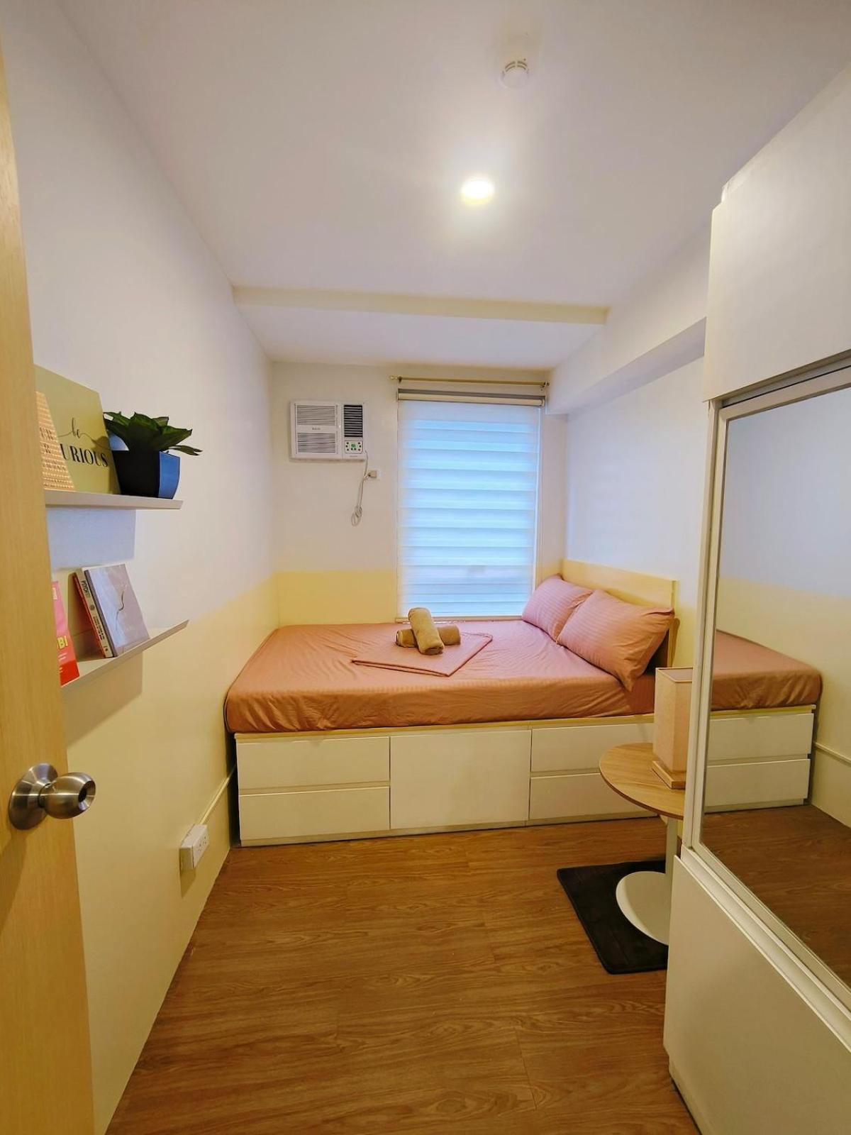 Apartment Cadence Place Staycation Manila