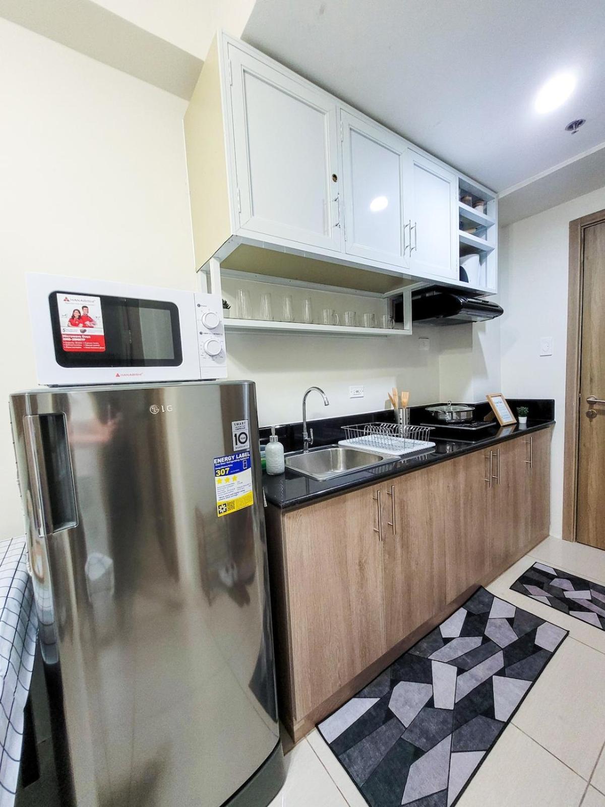 An-dy's Point, Field Residences