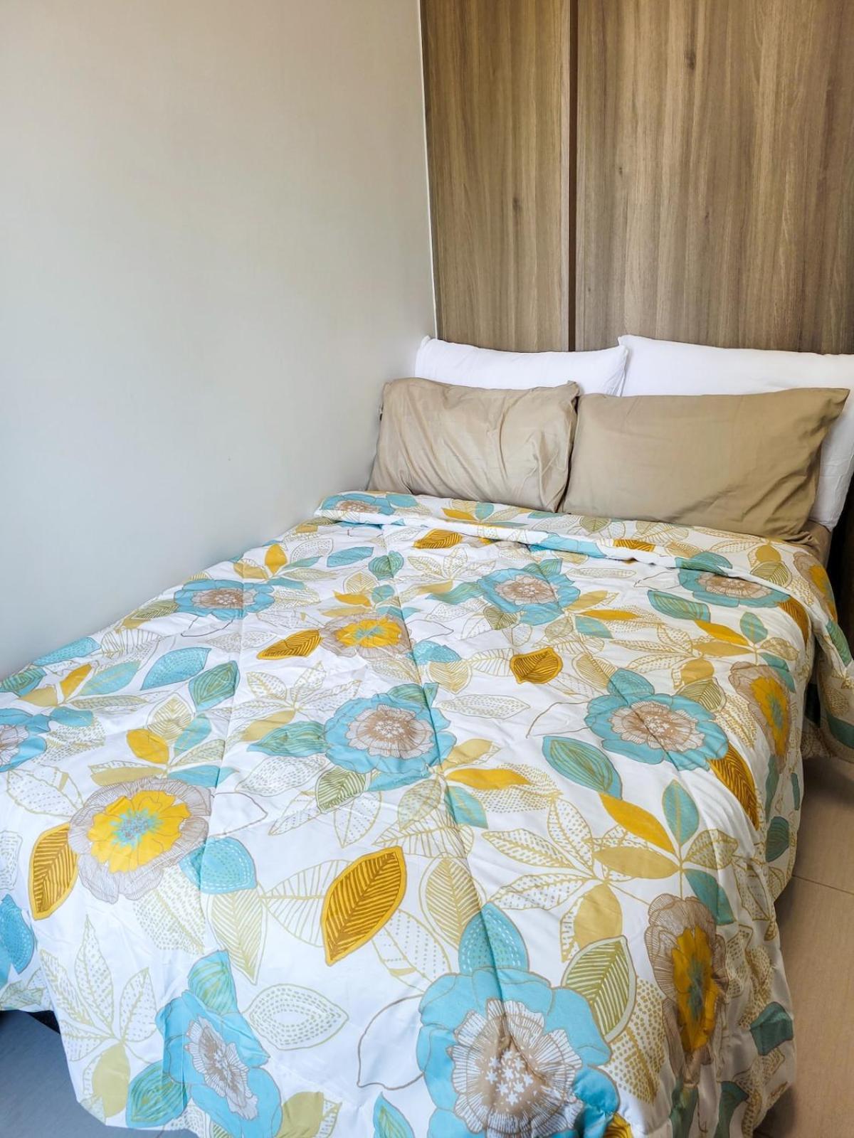 An-dy's Point, Field Residences *