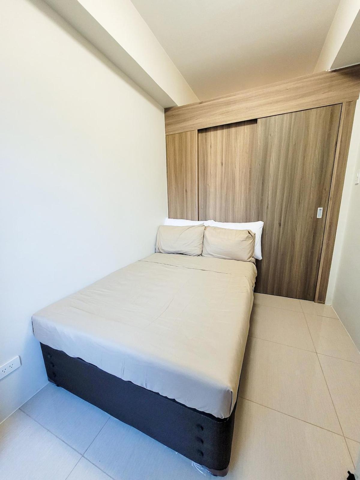 An-dy's Point, Field Residences Manila