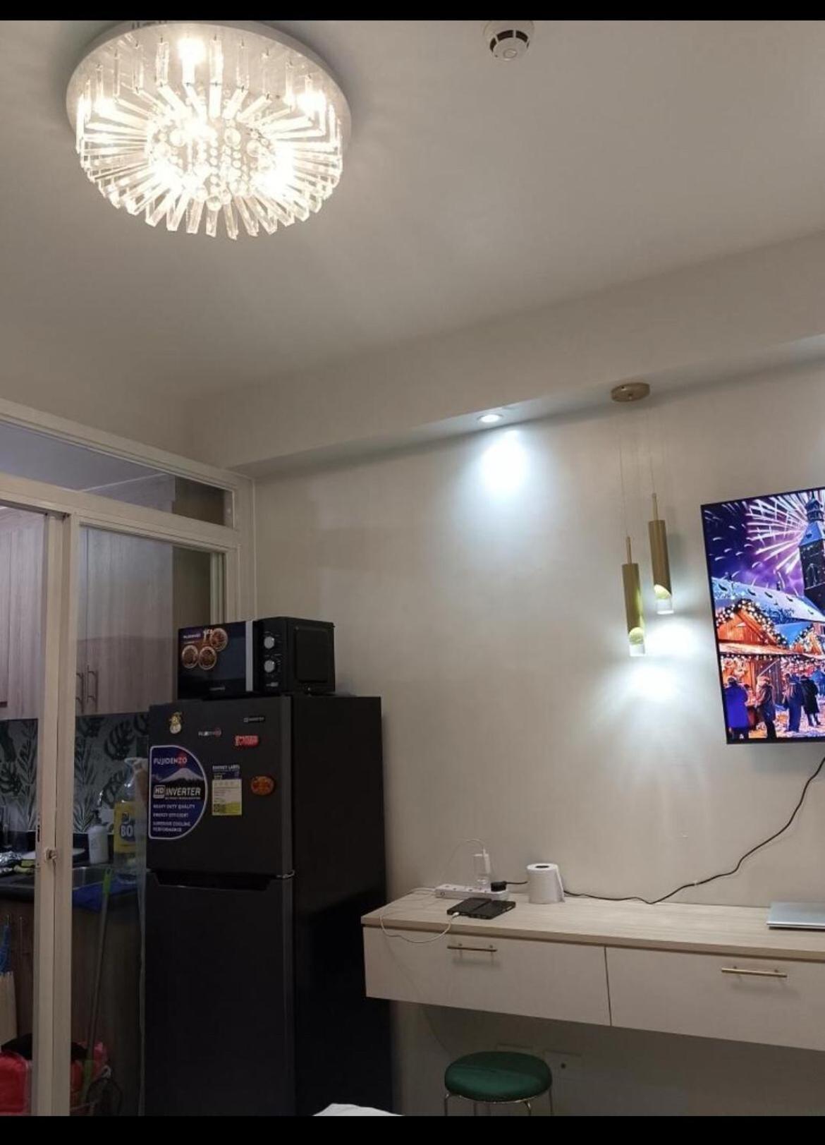 Plete's * Manila