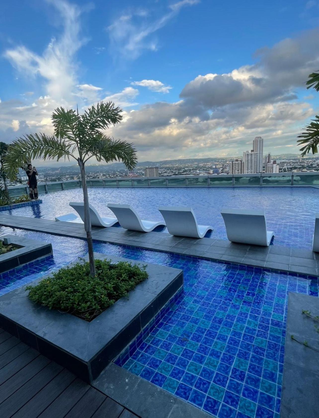Aparthotel Funky Hq - 1br Eastwood Global Plaza Manila