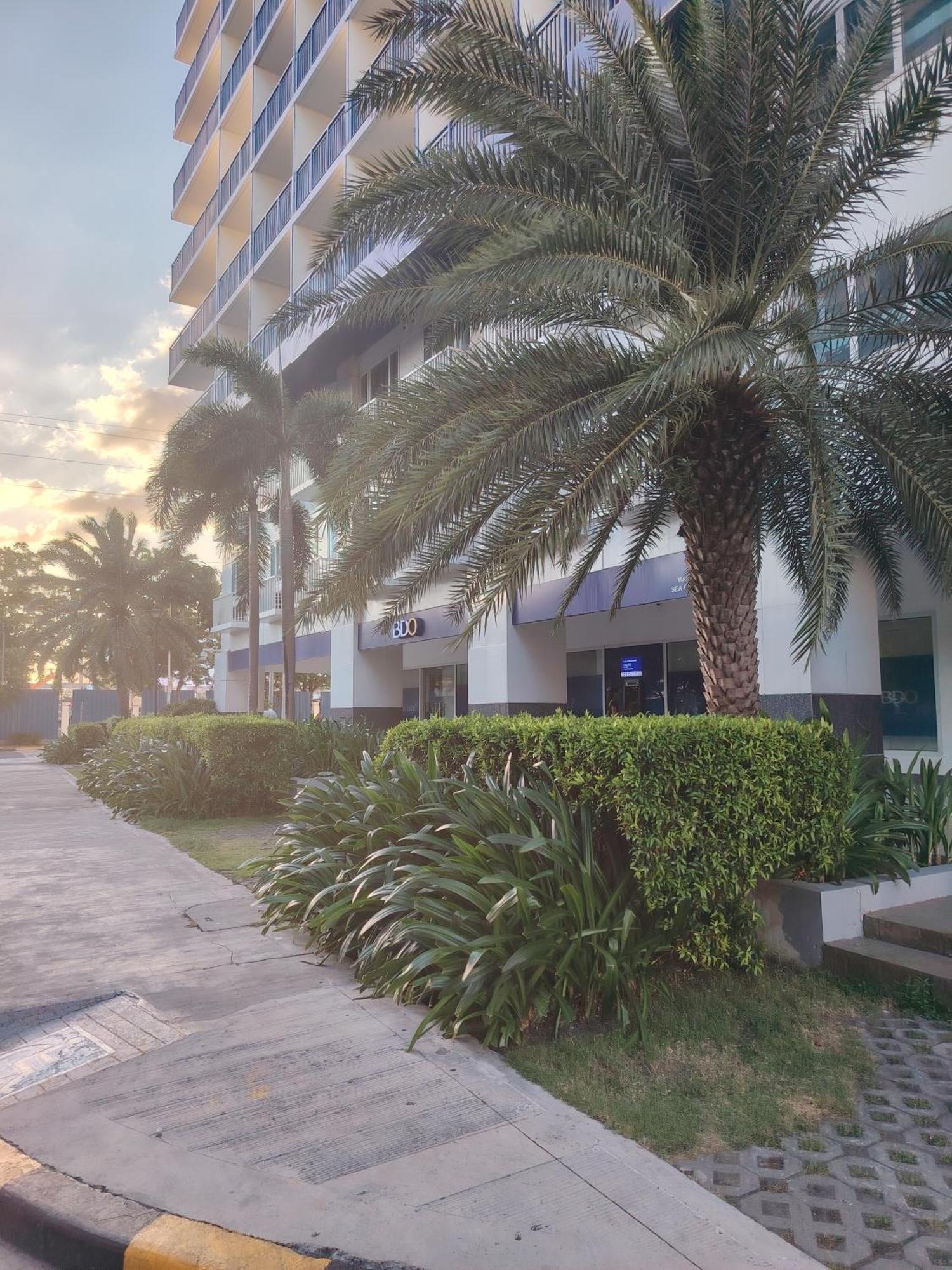 Aparthotel Smdc Moa Condotel