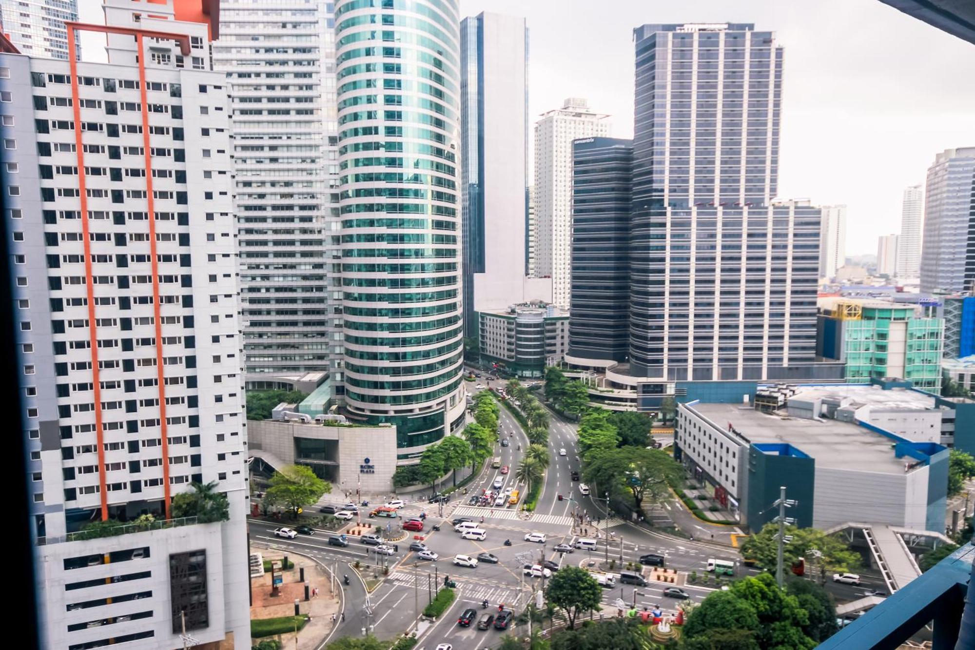 Apartment Sleek Sophistication 2 Bedroom Urban Oasis Makati 300 Mbps Superfast