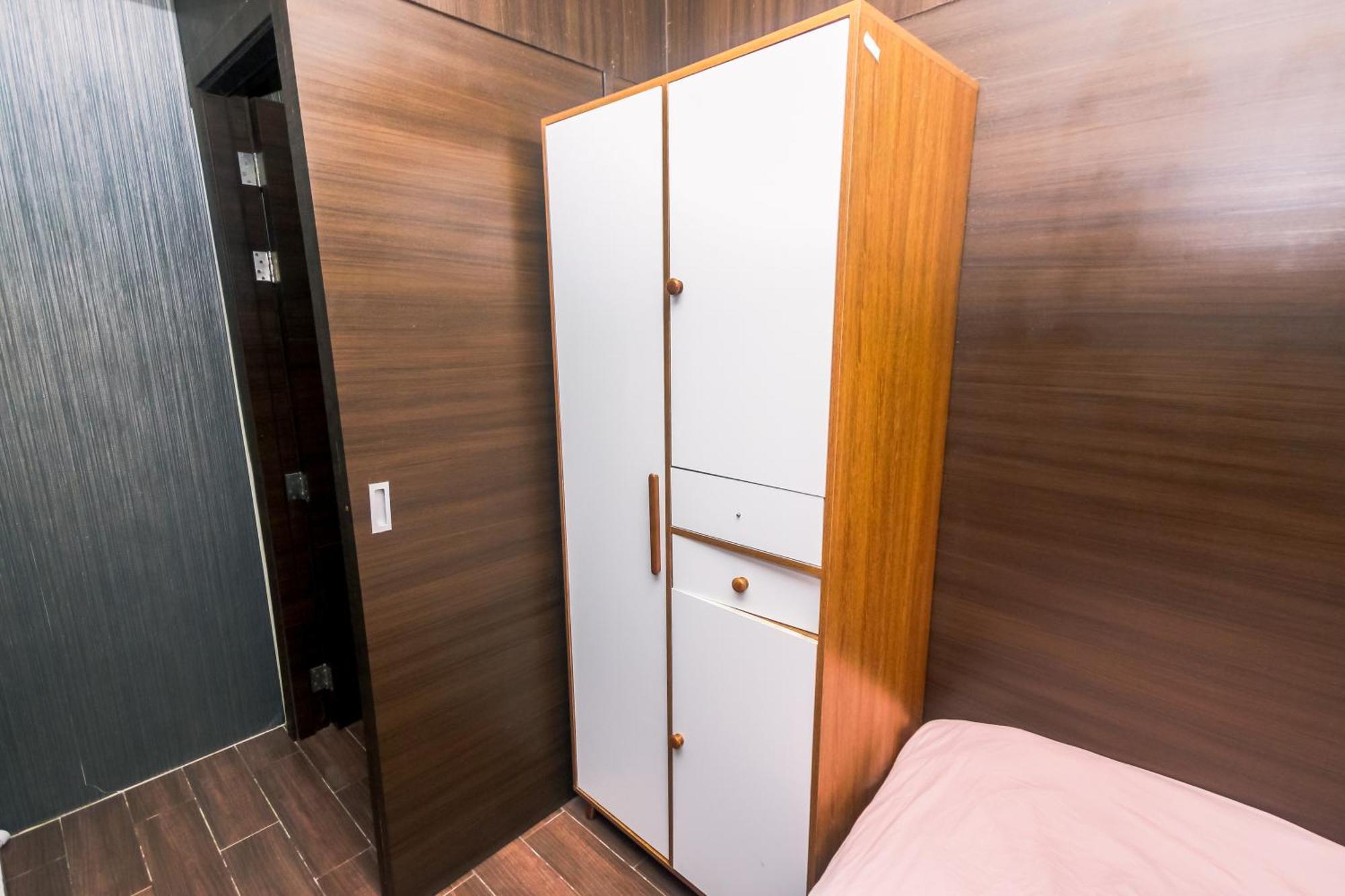 Apartment Sleek Sophistication 2 Bedroom Urban Oasis Makati 300 Mbps Superfast *