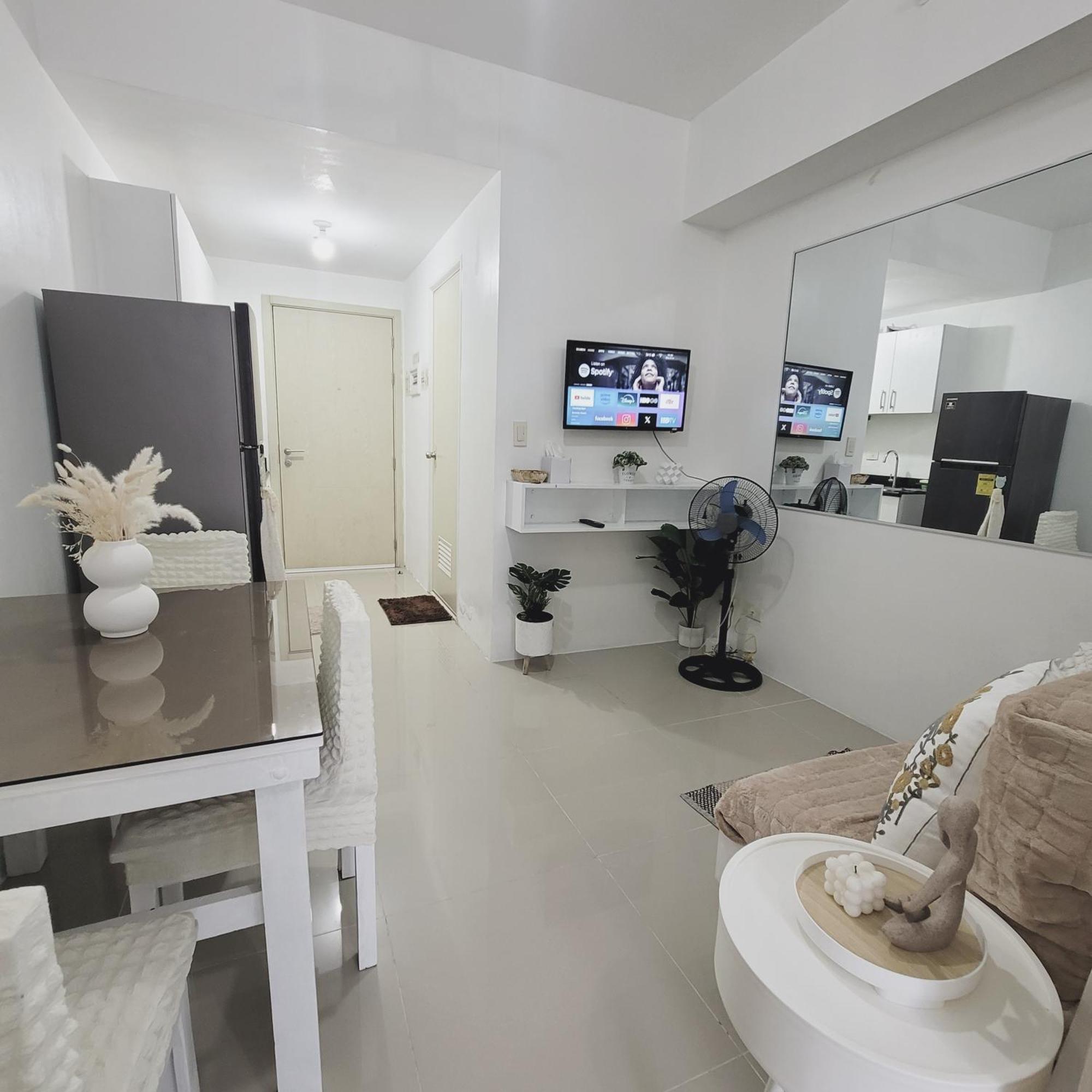 Aparthotel Overlooking View At Lynz Staycation Makati City