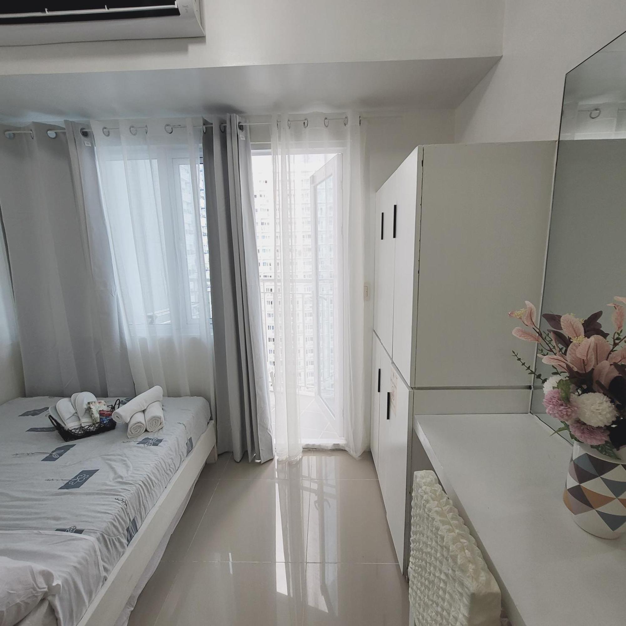 Aparthotel Overlooking View At Lynz Staycation