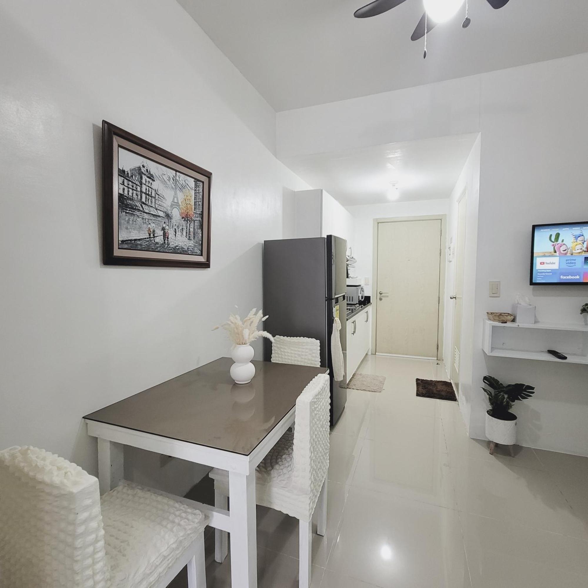 Aparthotel Overlooking View At Lynz Staycation Makati City