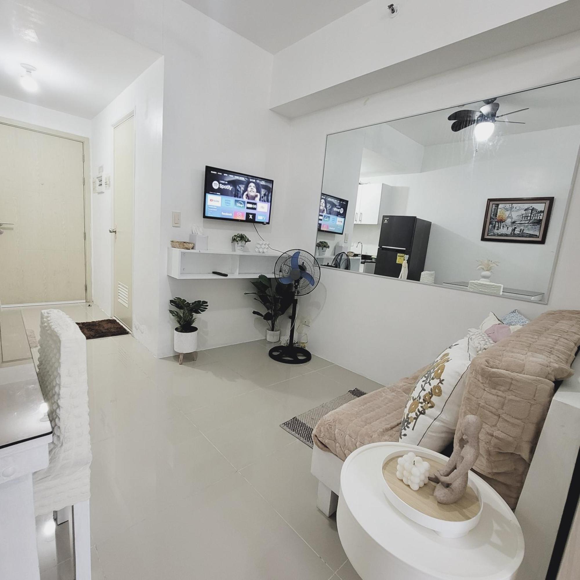Aparthotel Overlooking View At Lynz Staycation Makati City