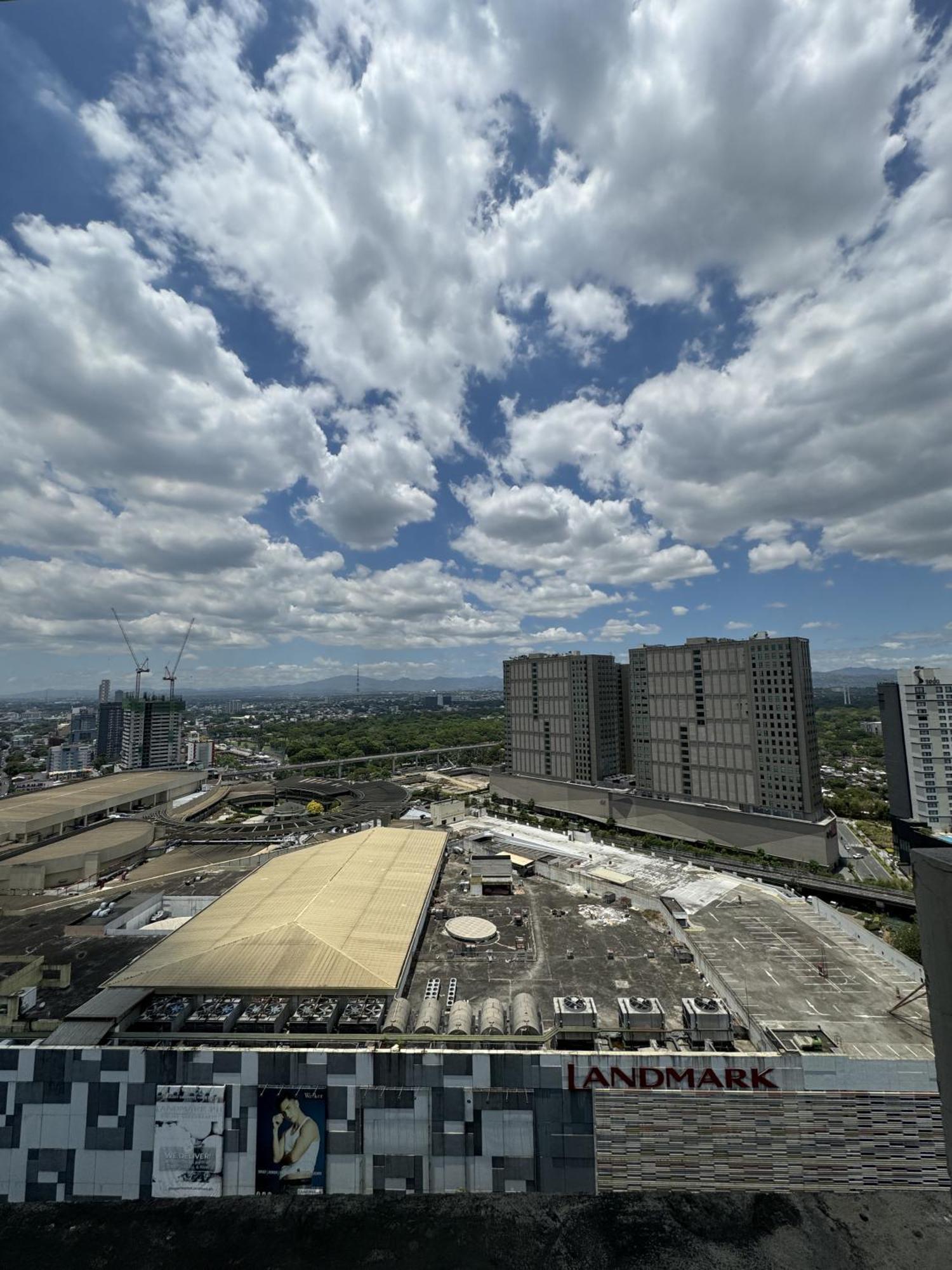 Vinia Infinity 4 Near Malls And Mrt Station Apartment