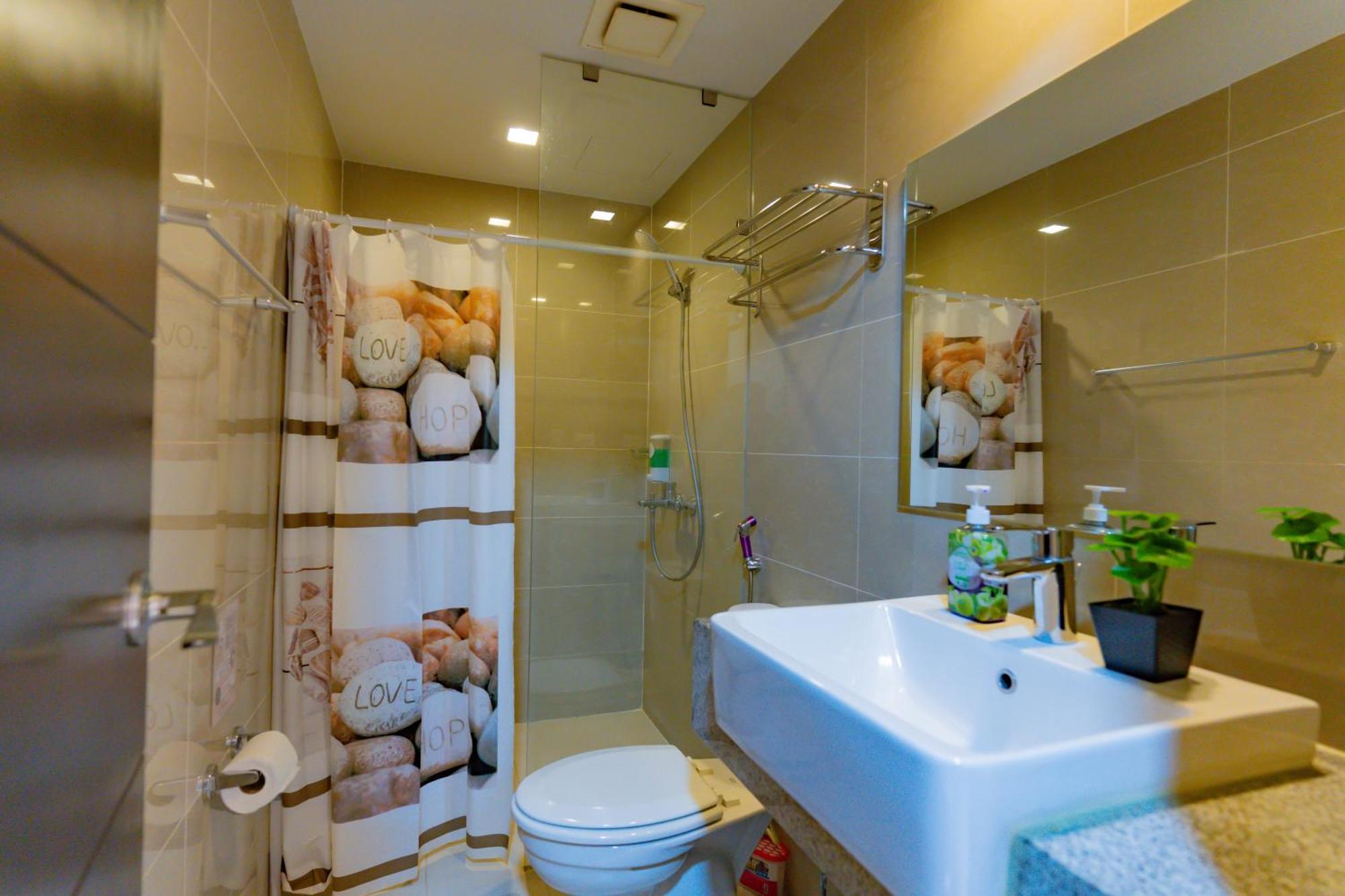 3br Modern Uptown Parksuites Bgc With Bathtub Aparthotel
