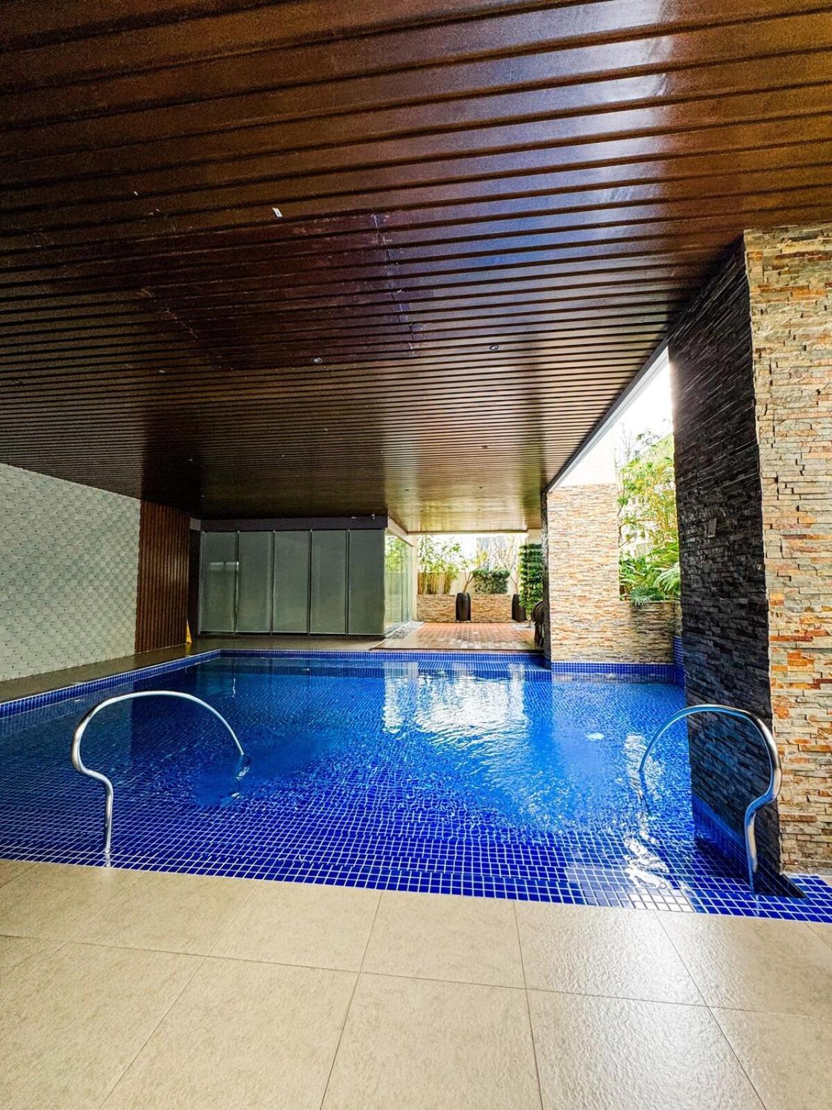 Business In Salcedo Village Makati Apartment Manila