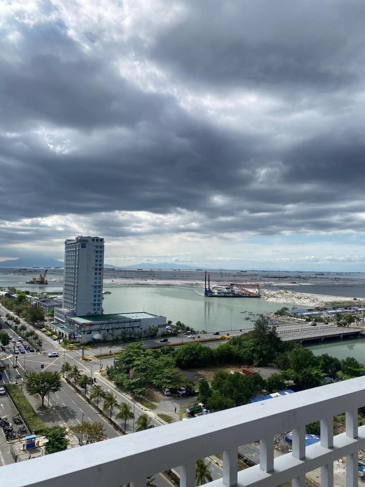 Shore Residences With Bay View Near Mall Of And Ikea