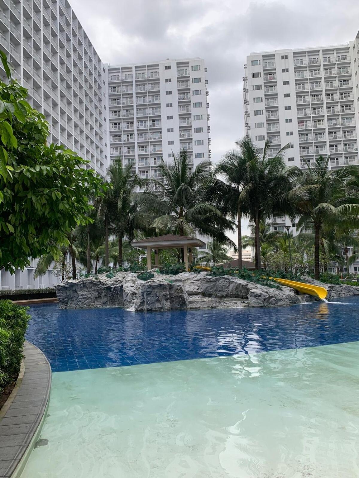 Apartment Shore Residences With Bay View Near Mall Of And Ikea