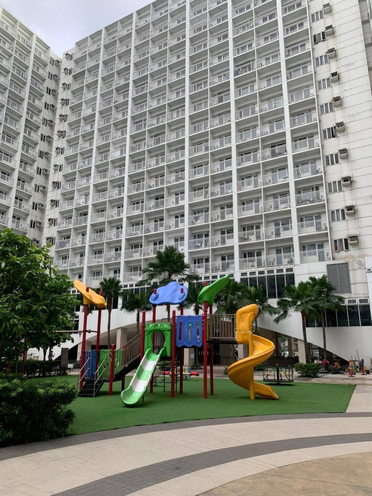 Apartment Shore Residences With Bay View Near Mall Of And Ikea