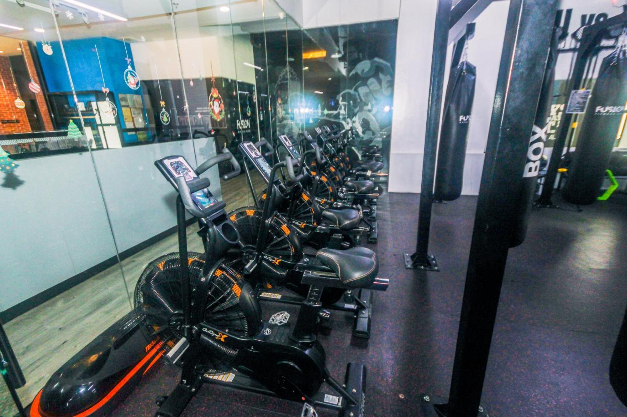 The Quirk Air Makati Swim Gym Park Eat Laugh 3301 Apartment *