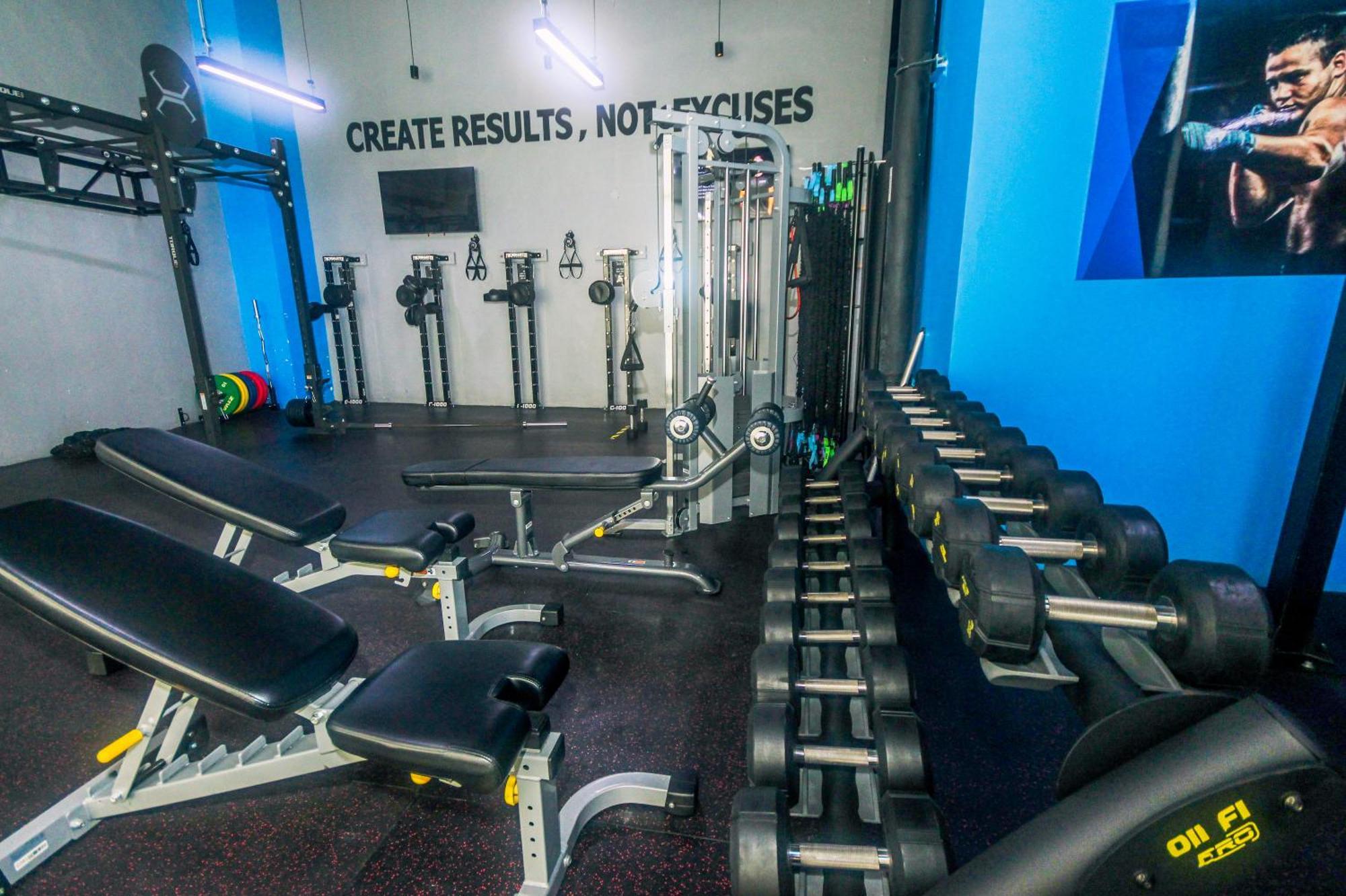 The Quirk Air Makati Swim Gym Park Eat Laugh 3301 Apartment *