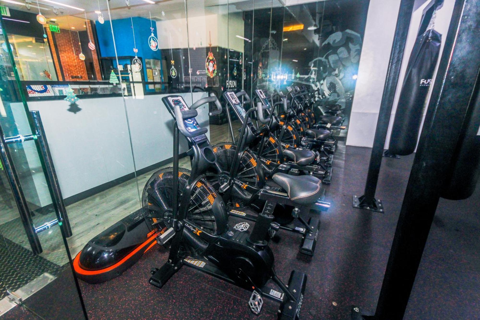 The Quirk Air Makati Swim Gym Park Eat Laugh 3301 *