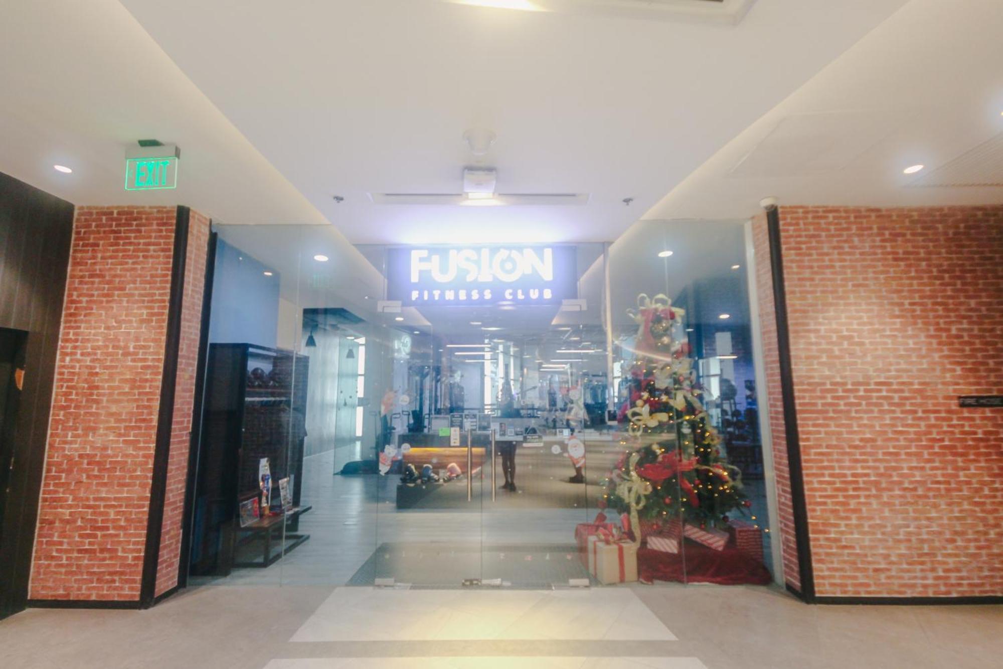 The Quirk Air Makati Swim Gym Park Eat Laugh 3301 Apartment Manila