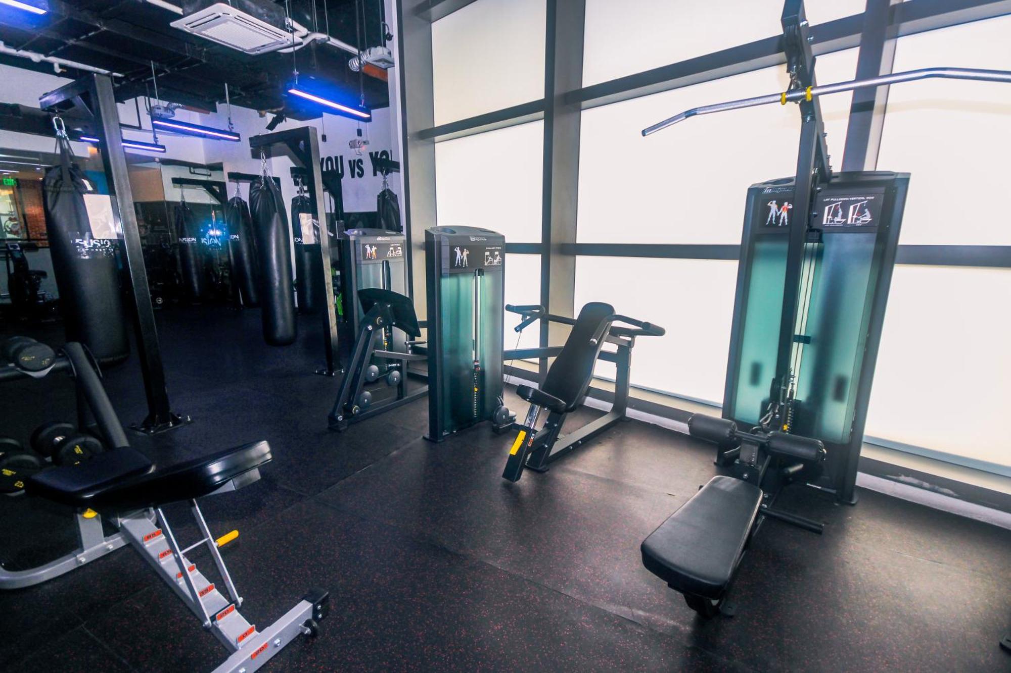 The Quirk Air Makati Swim Gym Park Eat Laugh 3301 Apartment *
