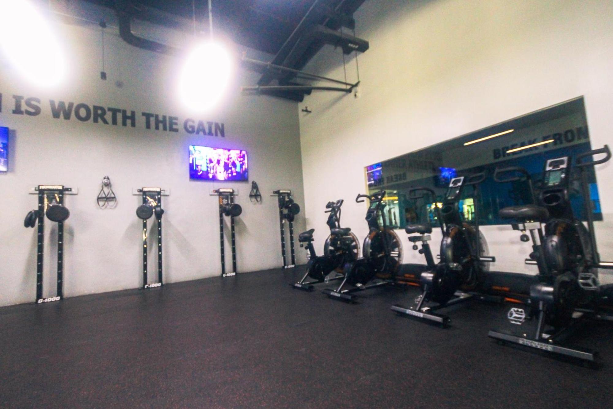 The Quirk Air Makati Swim Gym Park Eat Laugh 3301 Apartment Manila
