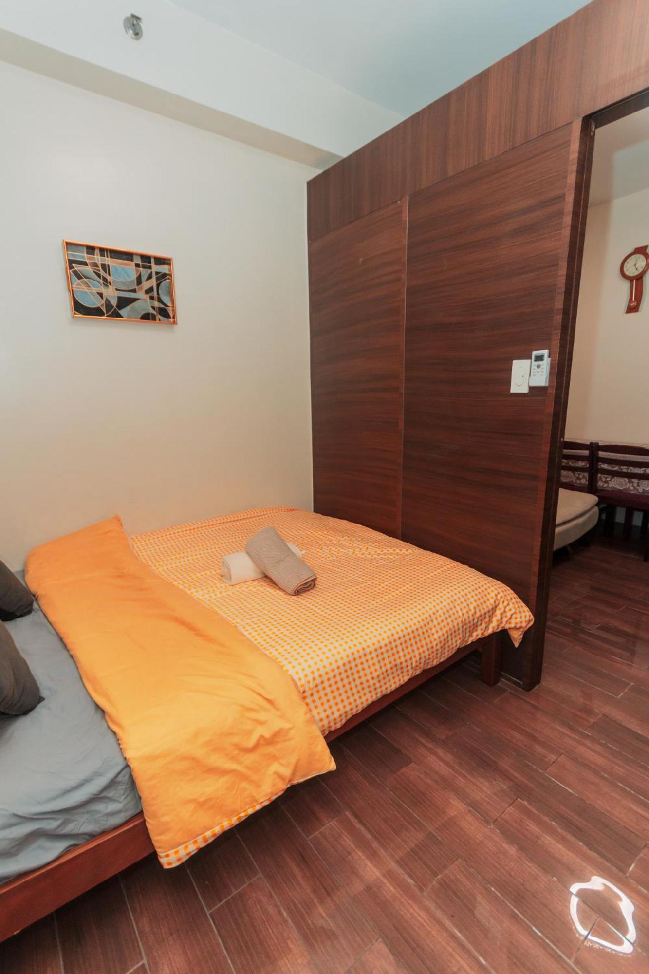 The Quirk Air Makati Swim Gym Park Eat Laugh 3301 Apartment Manila
