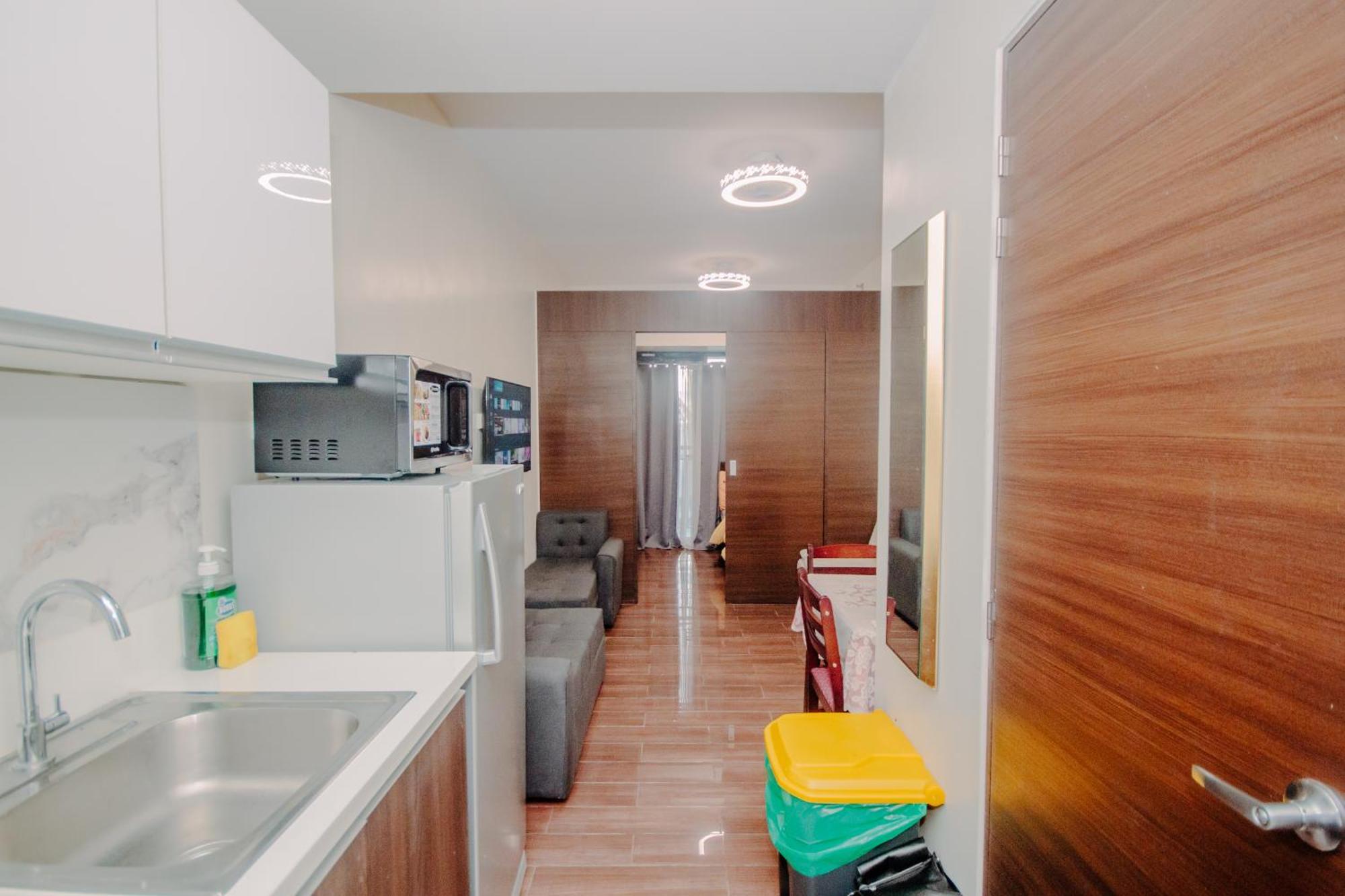 Apartment The Quirk Air Makati Swim Gym Park Eat Laugh 3301