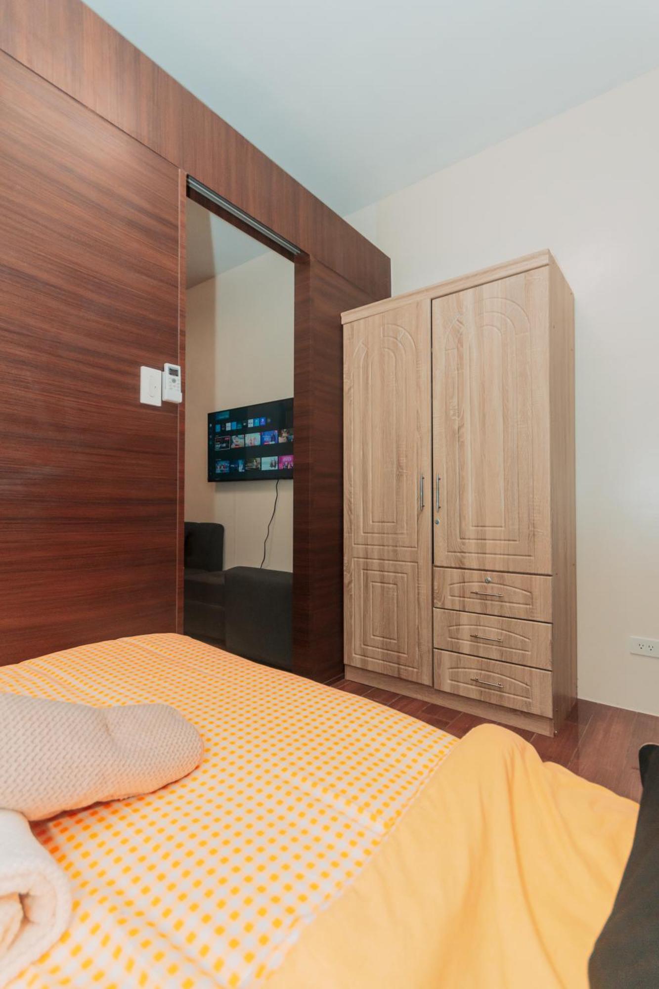 Apartment The Quirk Air Makati Swim Gym Park Eat Laugh 3301 Manila