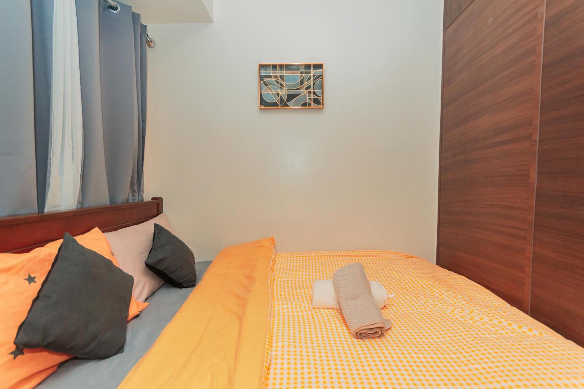 Apartment The Quirk Air Makati Swim Gym Park Eat Laugh 3301