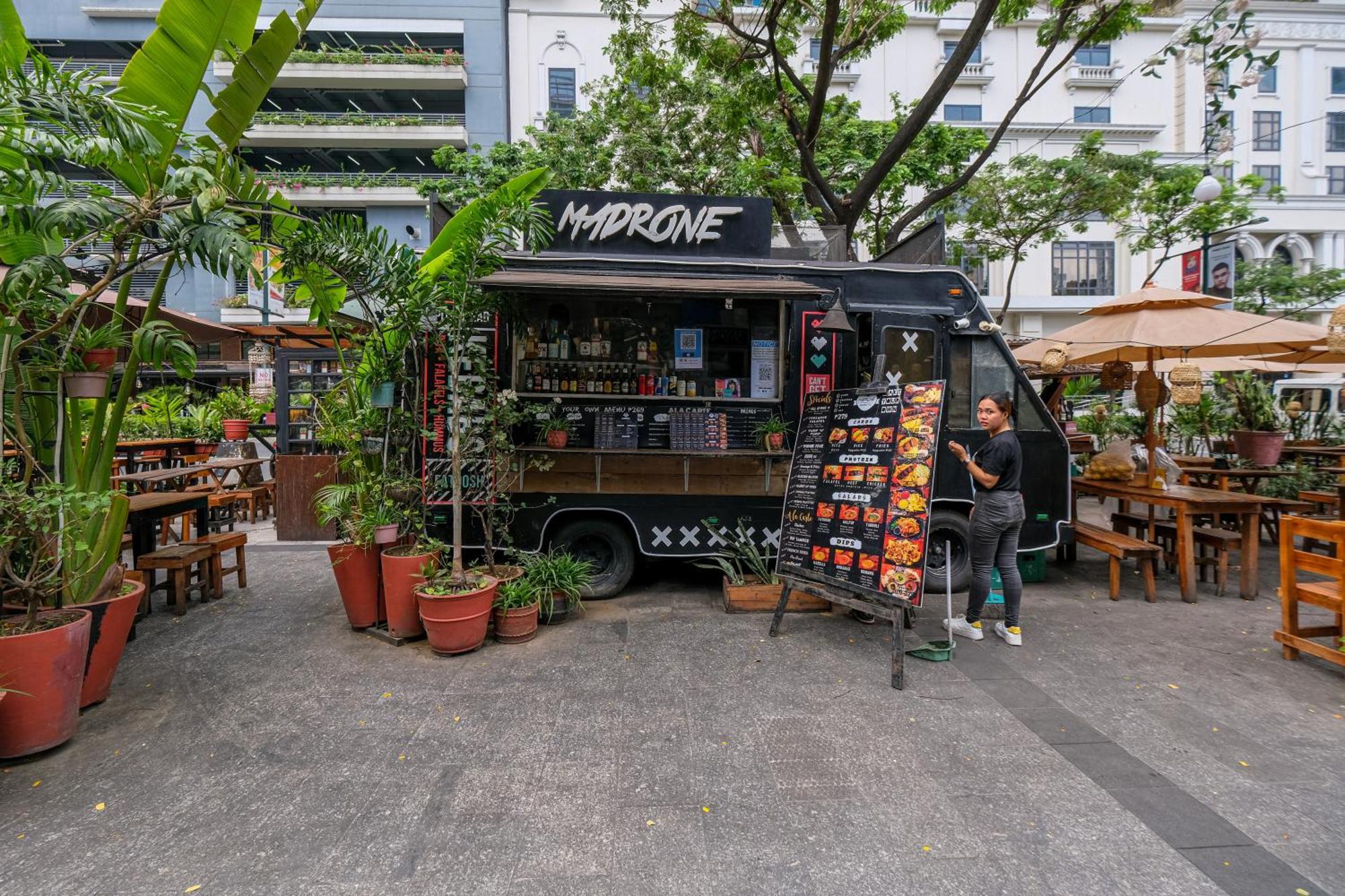 Aparthotel Bgc One Uptown 2bedroom With Balcony And 1 Free Parking Manila