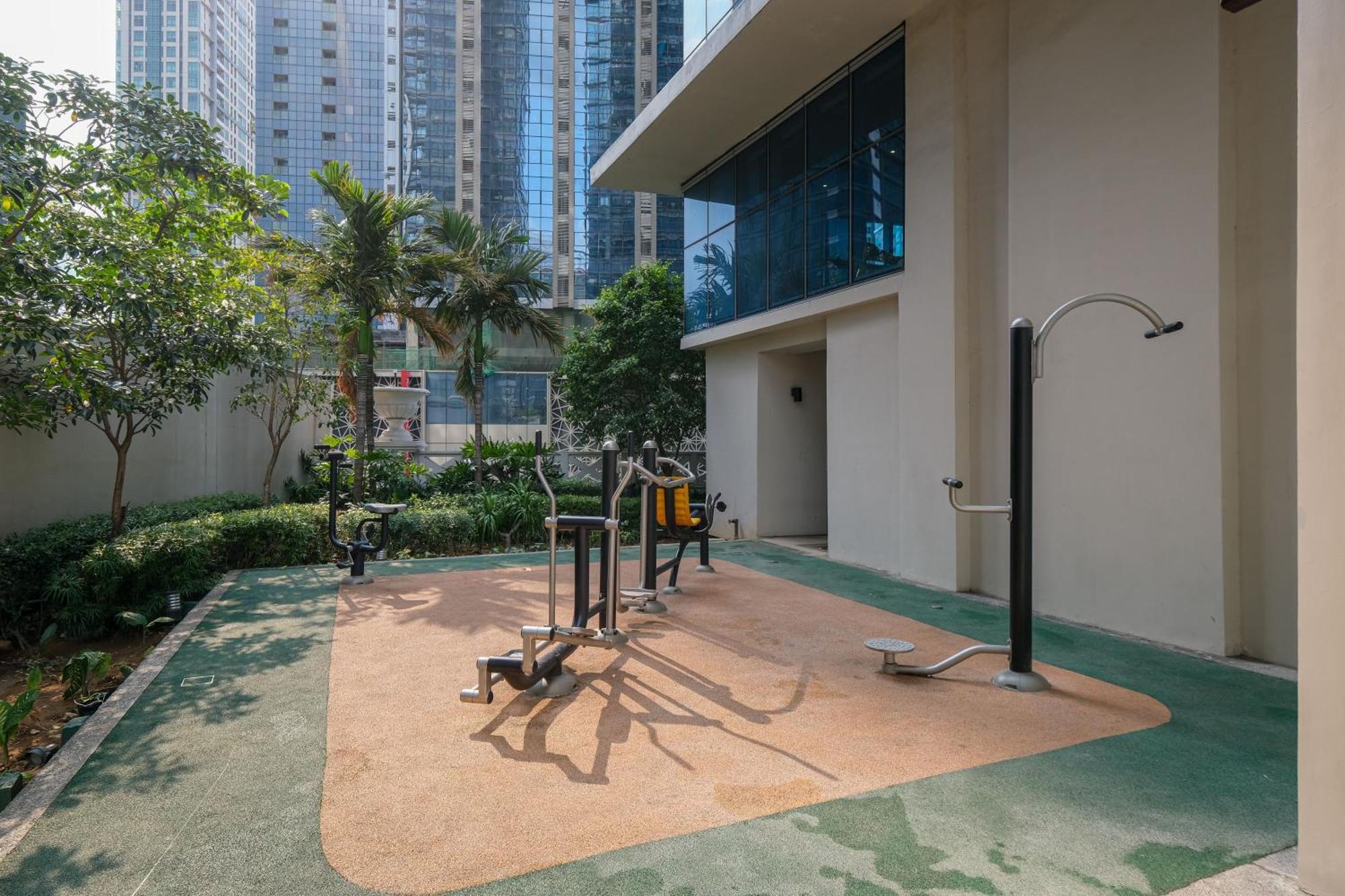 Aparthotel Bgc One Uptown 2bedroom With Balcony And 1 Free Parking *