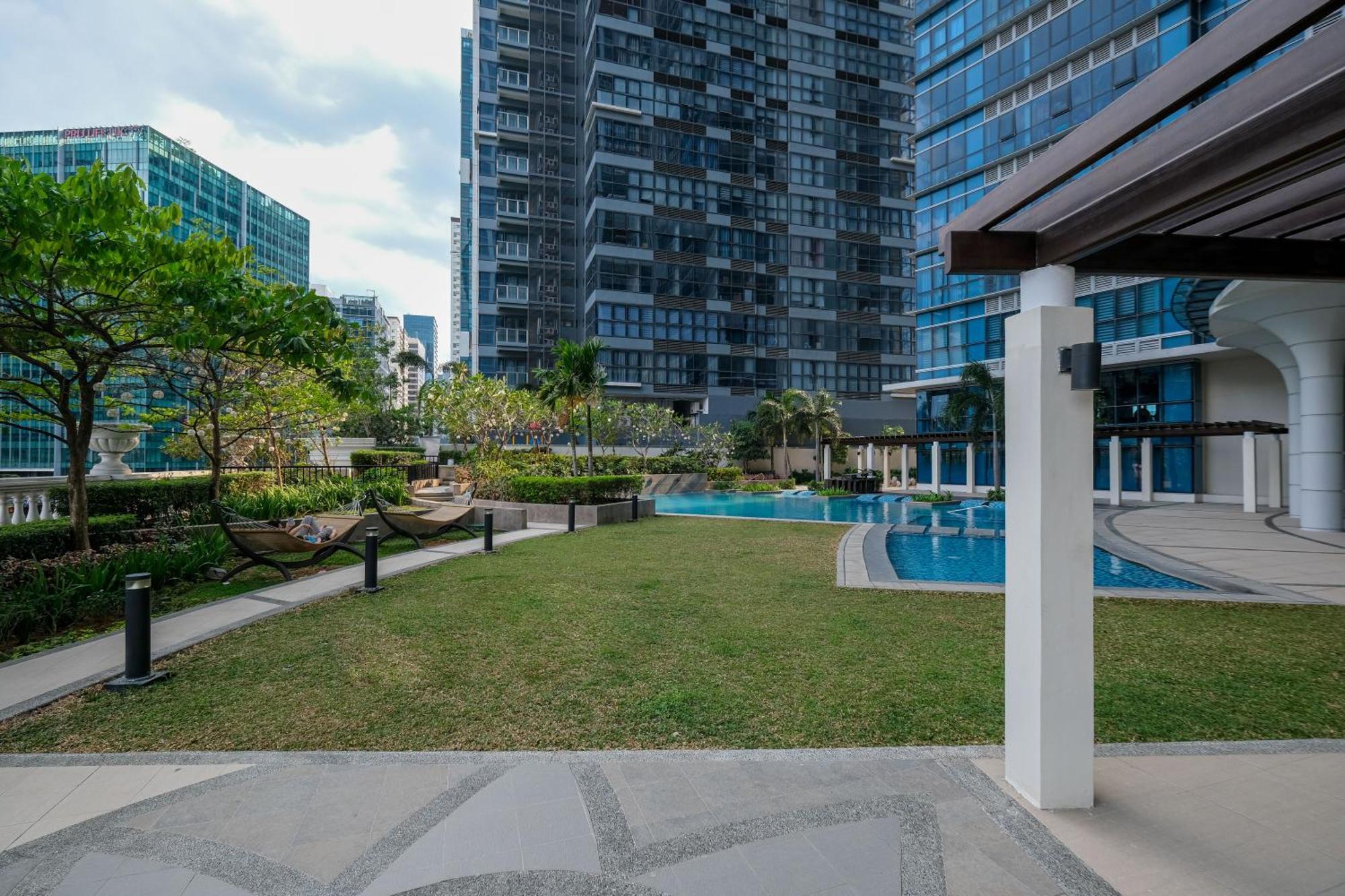 Bgc One Uptown 2bedroom With Balcony And 1 Free Parking *