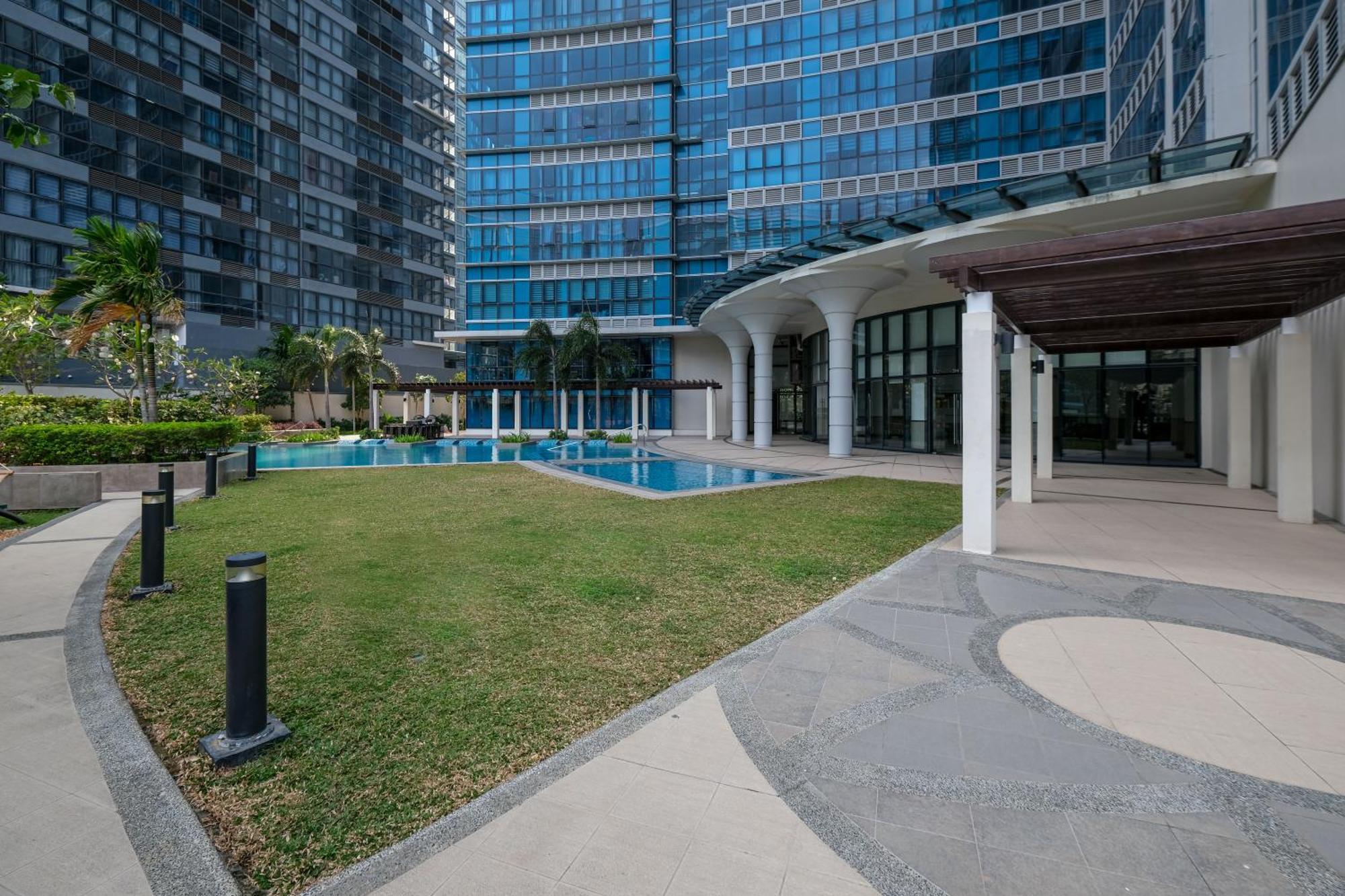 Bgc One Uptown 2bedroom With Balcony And 1 Free Parking Aparthotel