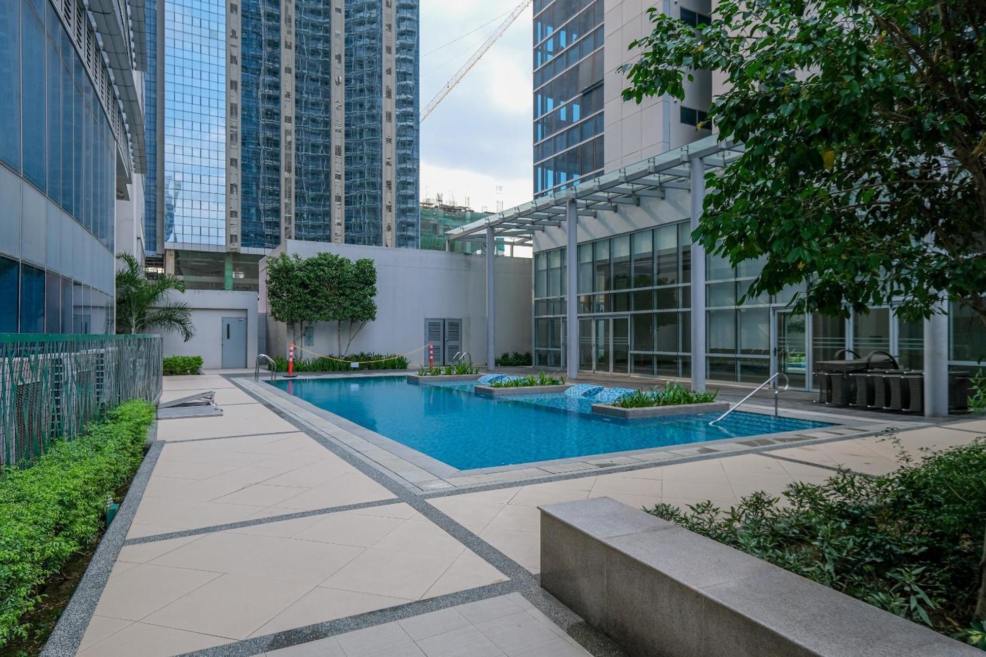 Bgc One Uptown 2bedroom With Balcony And 1 Free Parking * Manila