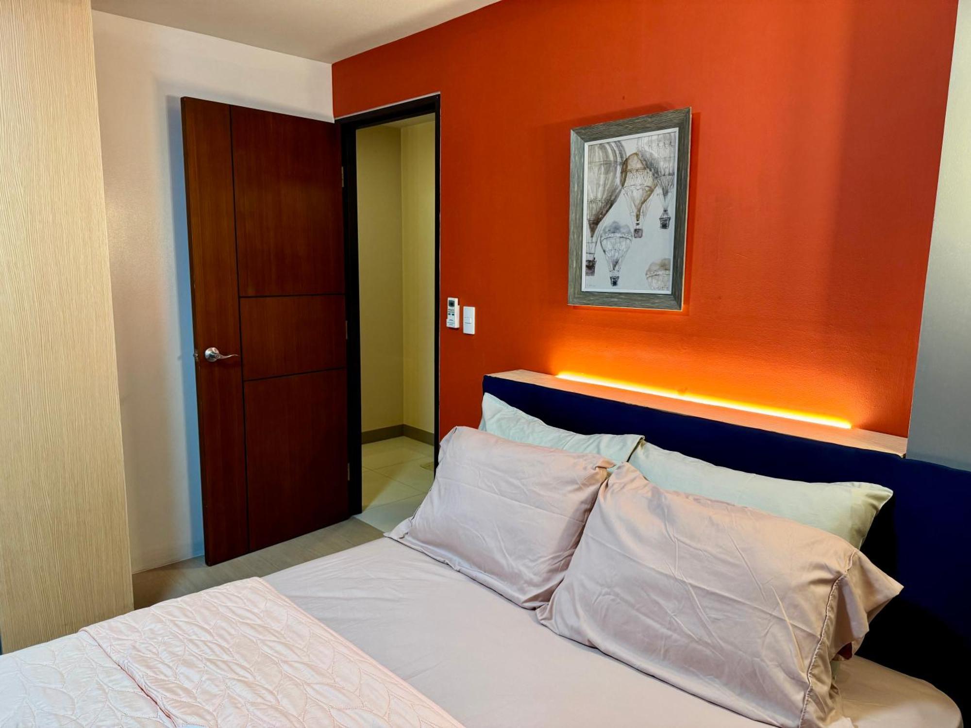 Bgc One Uptown 2bedroom With Balcony And 1 Free Parking Aparthotel