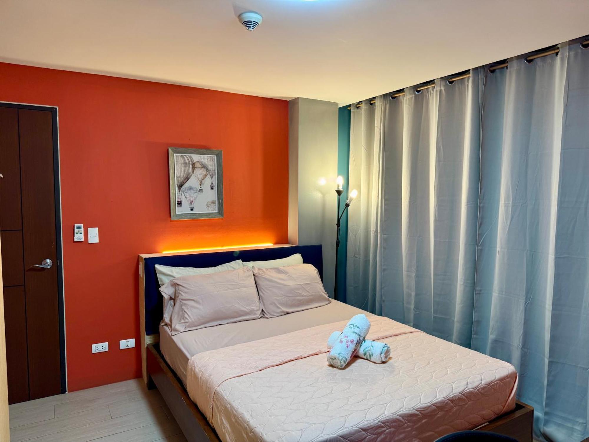 Aparthotel Bgc One Uptown 2bedroom With Balcony And 1 Free Parking