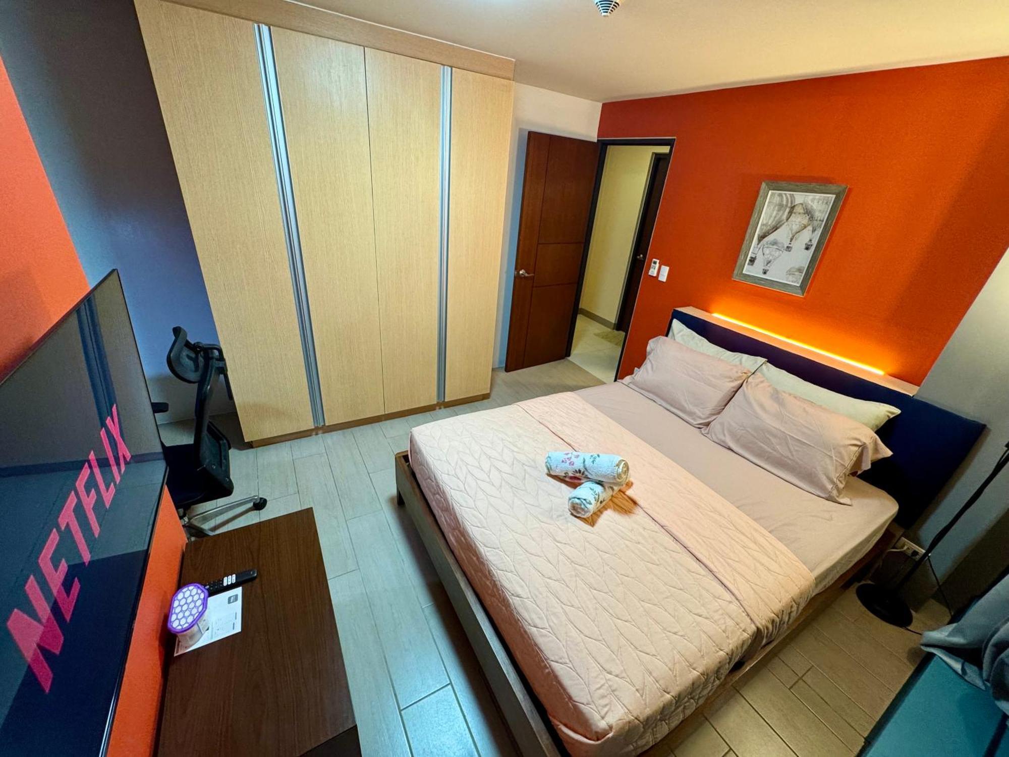 Bgc One Uptown 2bedroom With Balcony And 1 Free Parking Aparthotel Manila