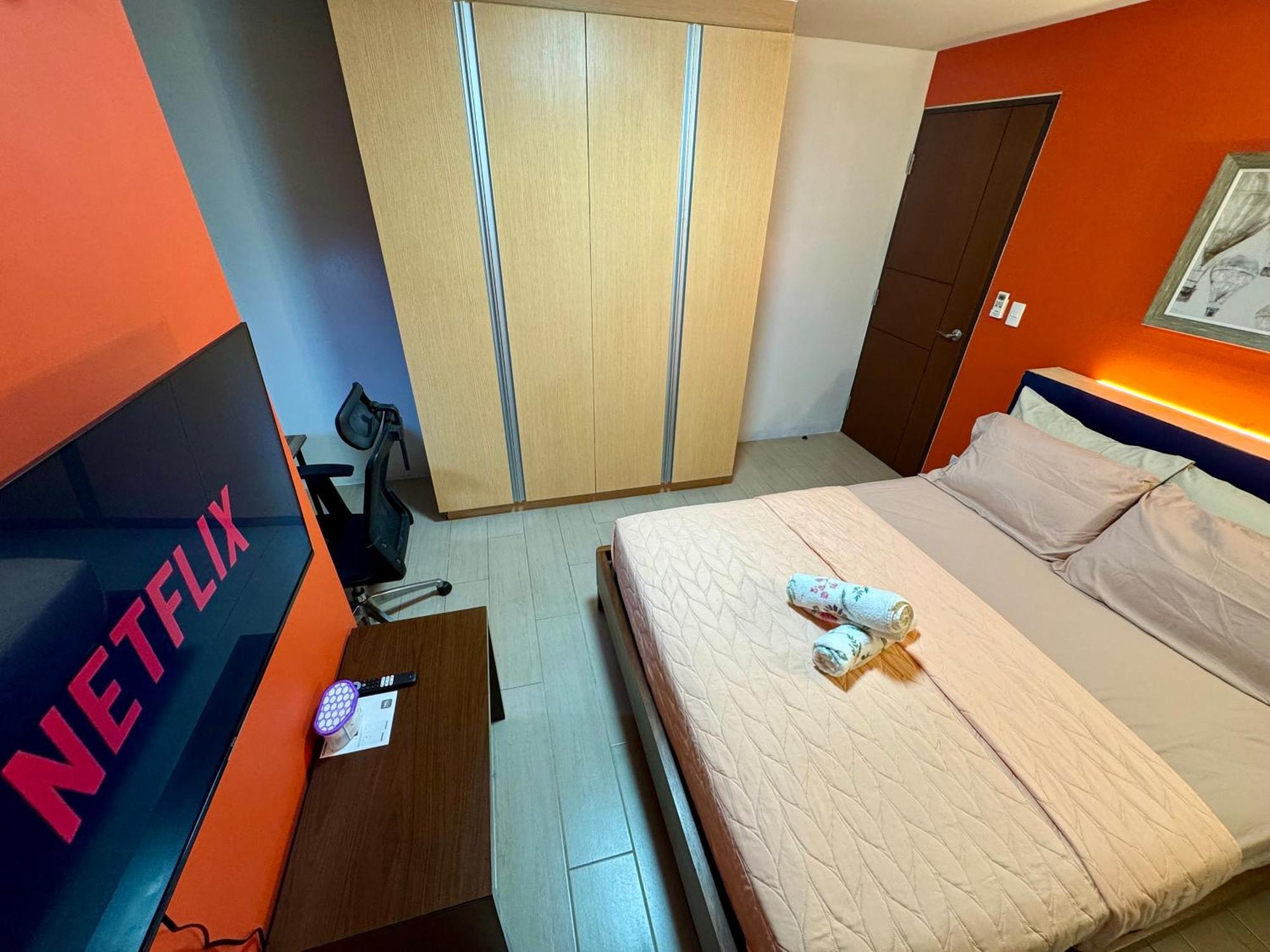 Aparthotel Bgc One Uptown 2bedroom With Balcony And 1 Free Parking Manila