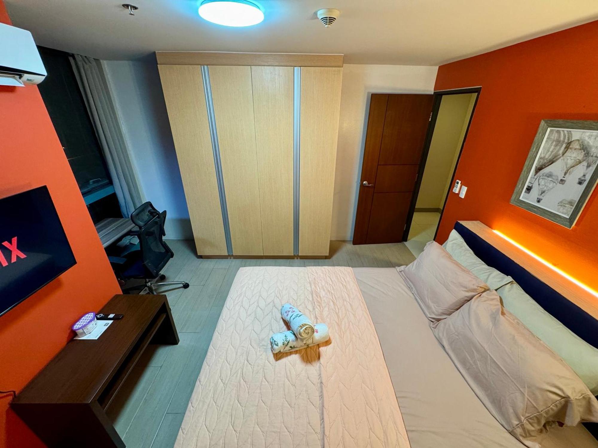 Aparthotel Bgc One Uptown 2bedroom With Balcony And 1 Free Parking *