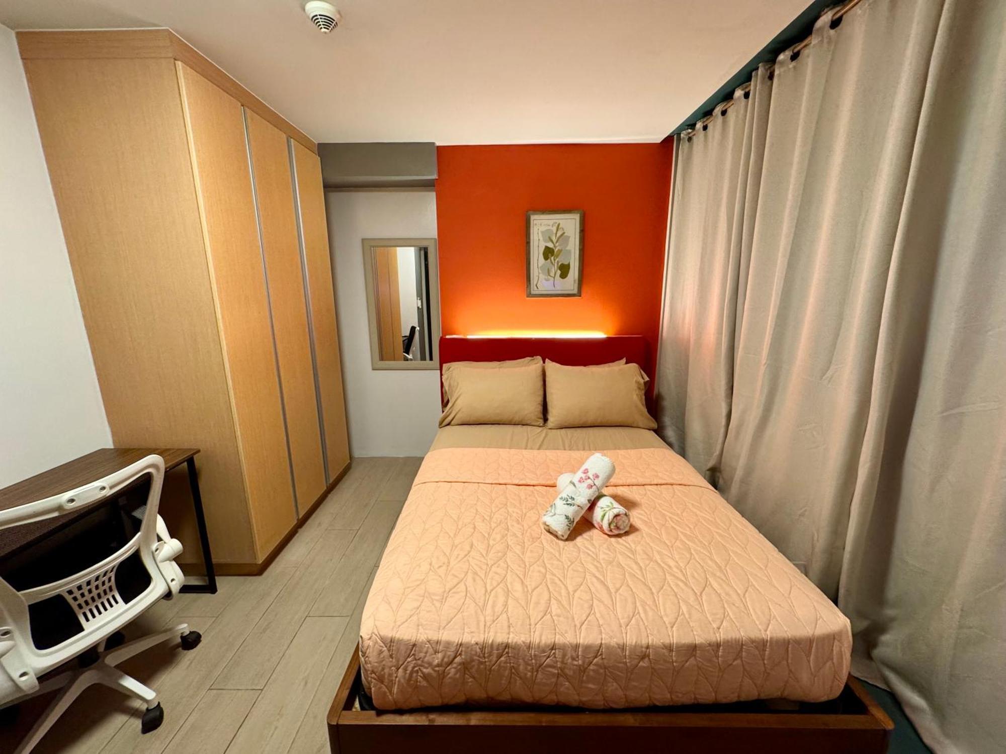 Bgc One Uptown 2bedroom With Balcony And 1 Free Parking Aparthotel