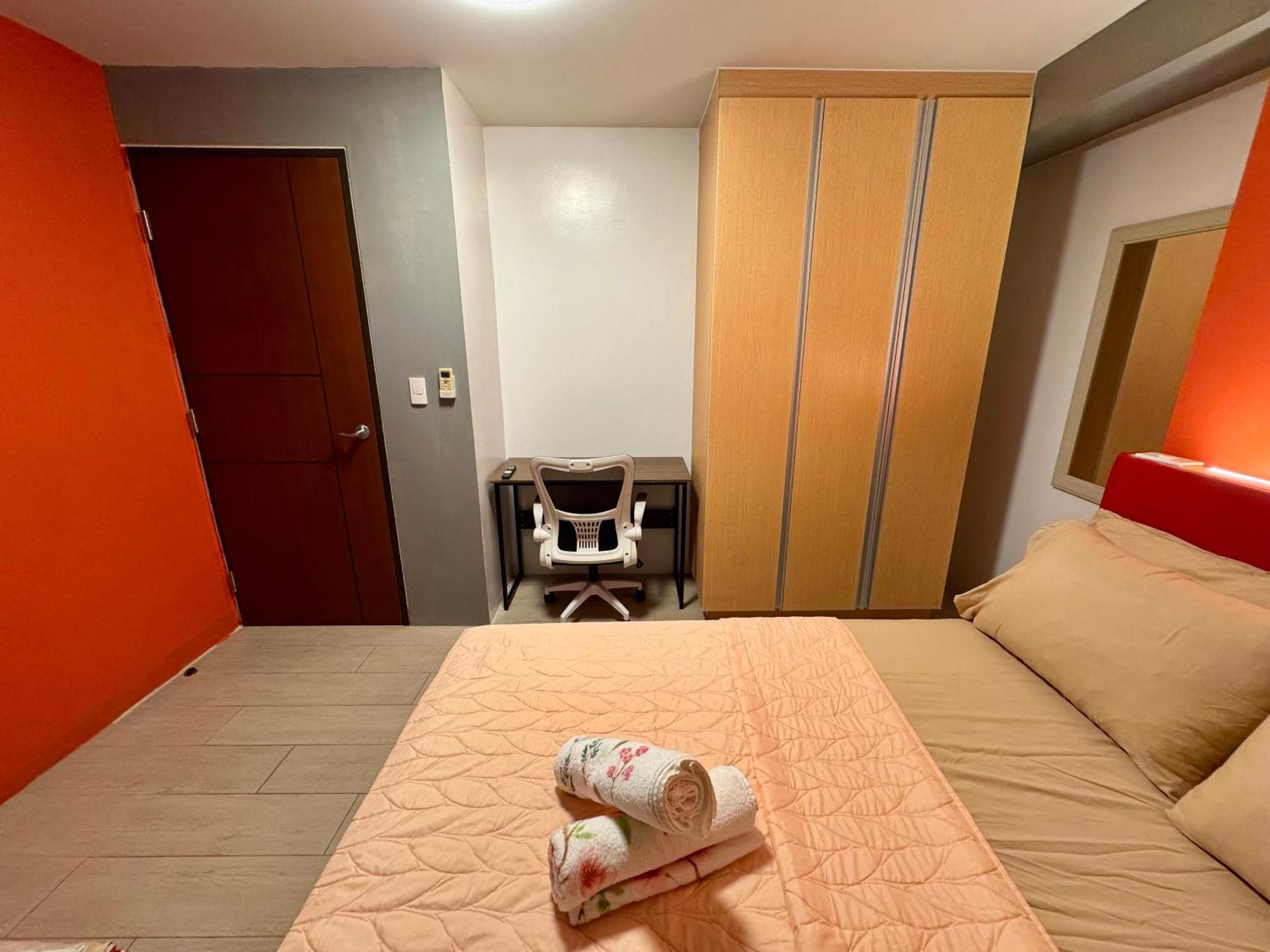 Bgc One Uptown 2bedroom With Balcony And 1 Free Parking Aparthotel