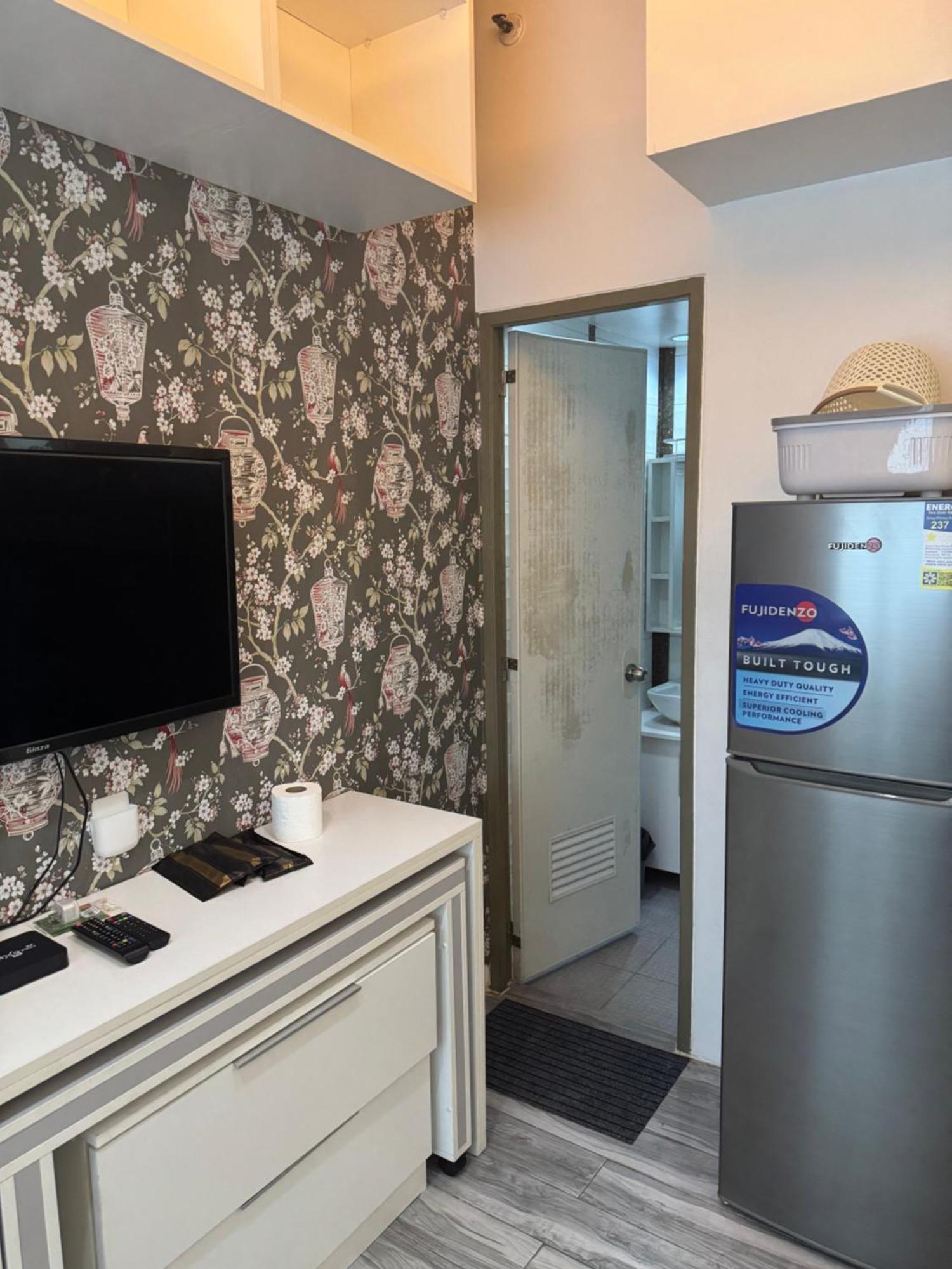 Greenhills Shopping Center 2br *