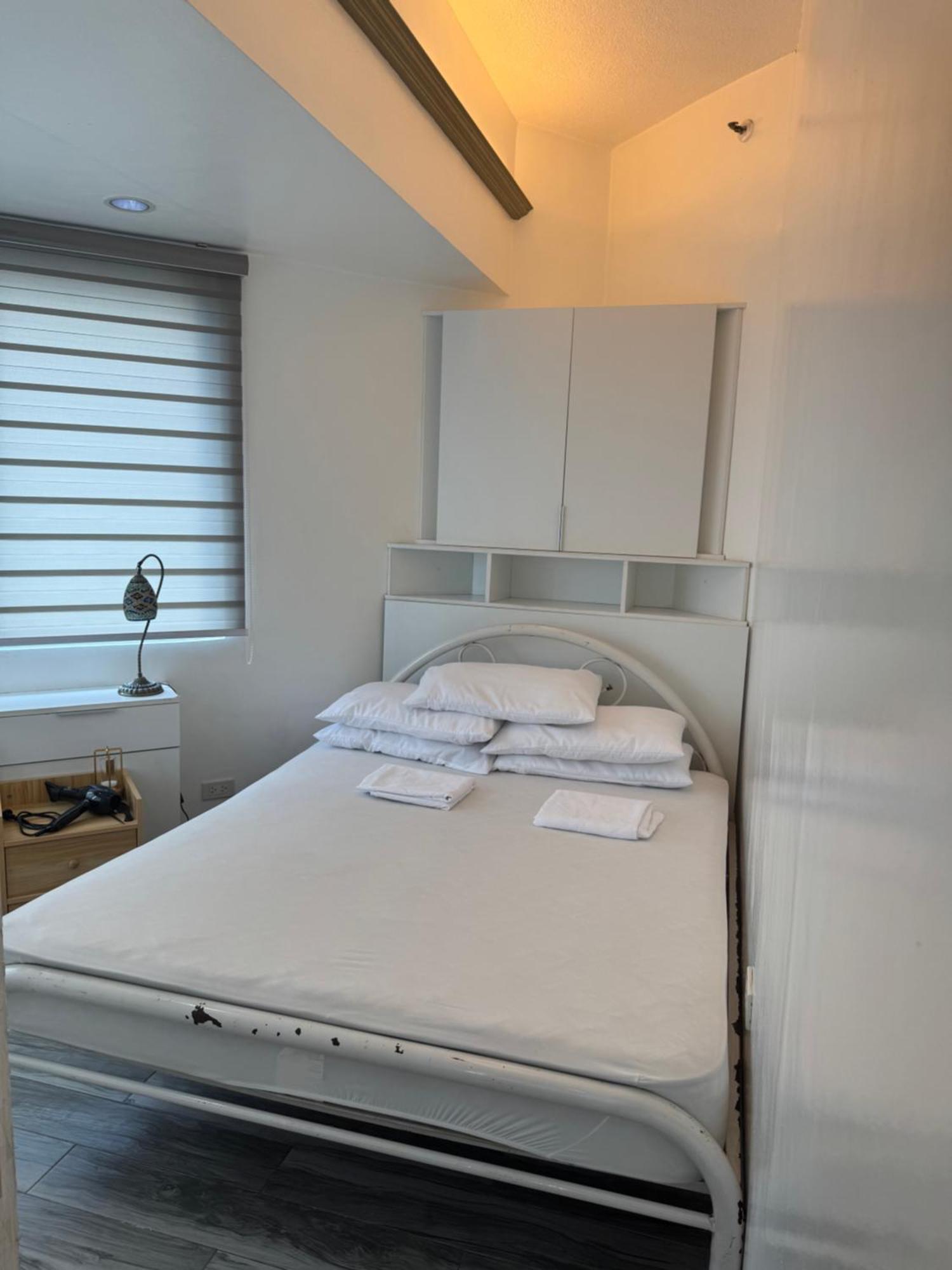 Apartment Greenhills Shopping Center 2br