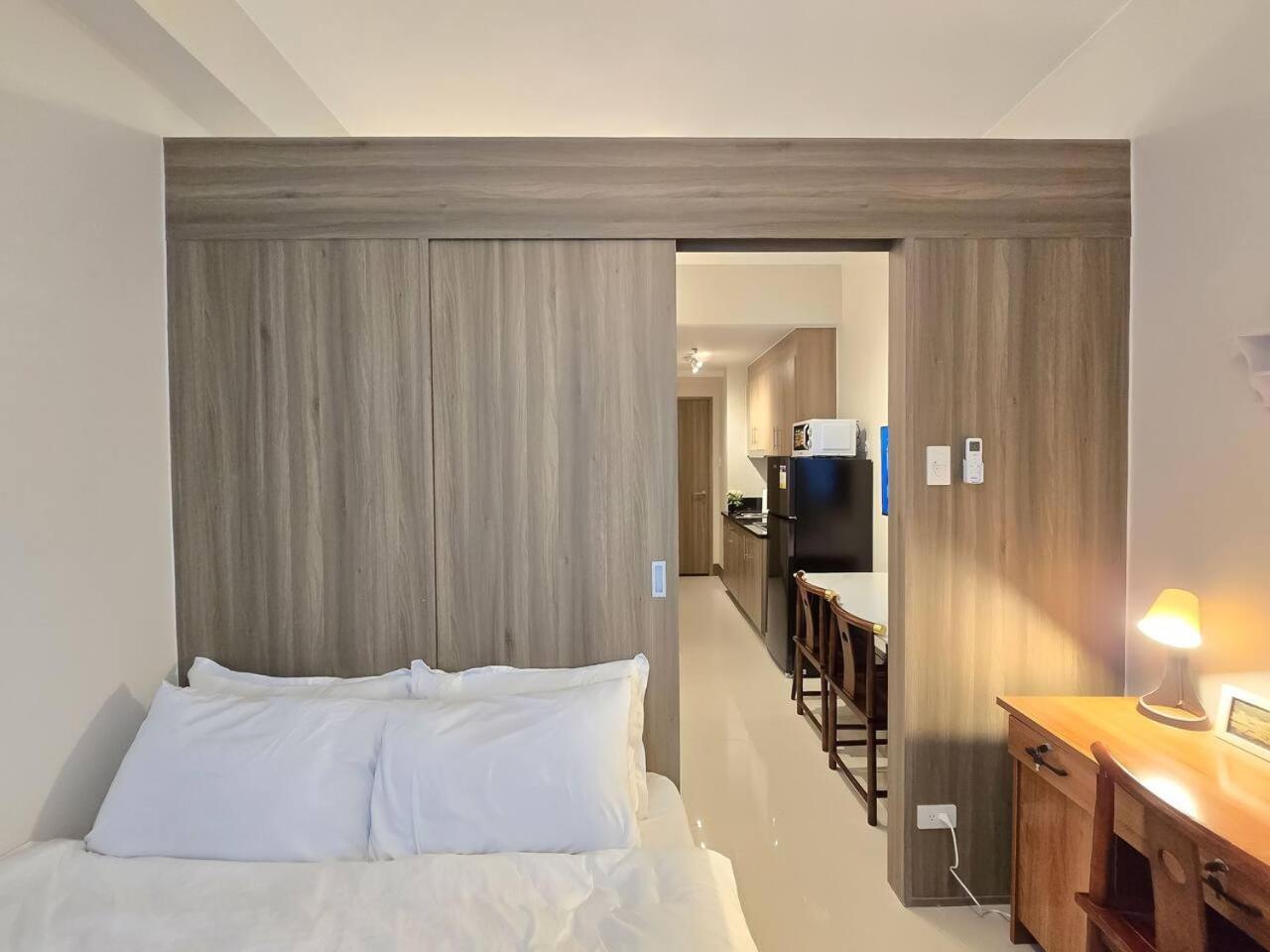 1br Unit Condotel W Balcony Fame Residences #fm61 *