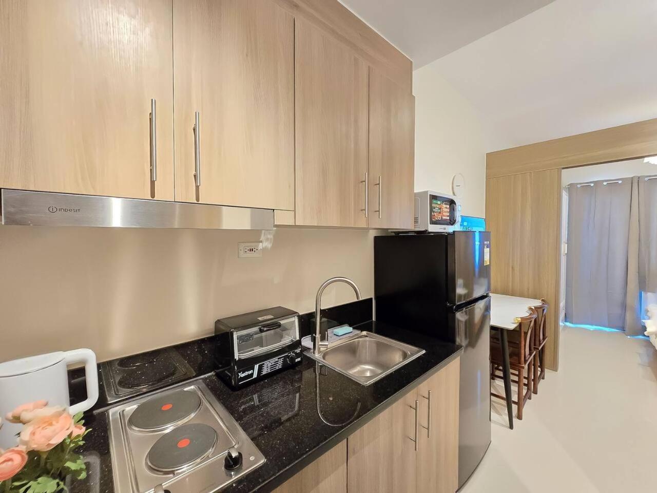 Apartment 1br Unit Condotel W Balcony Fame Residences #fm61